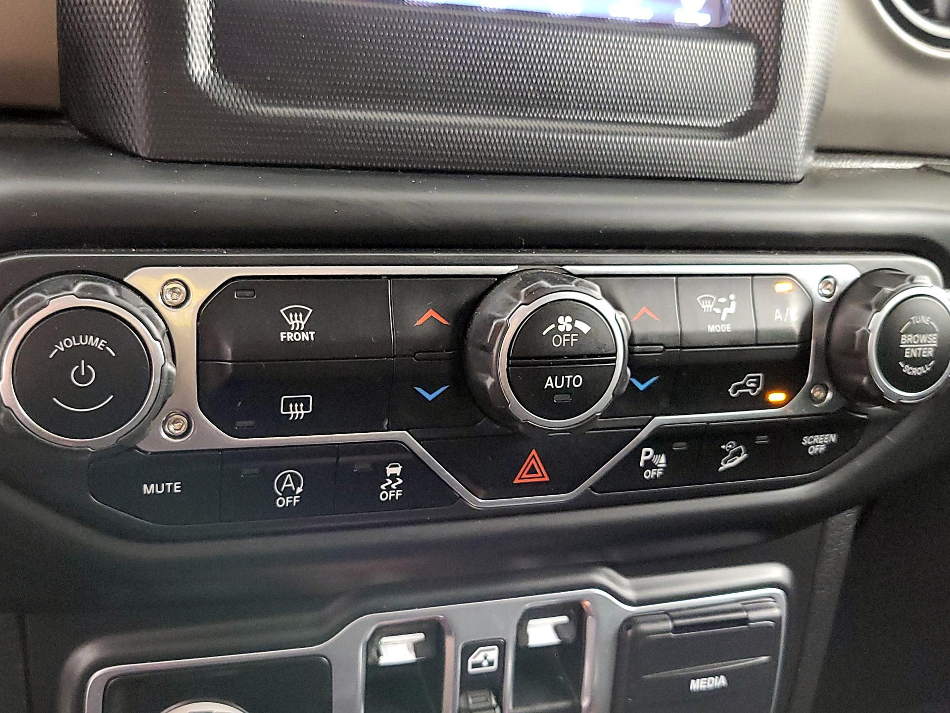 Thumbnail: 2018 Jeep Wrangler - 16