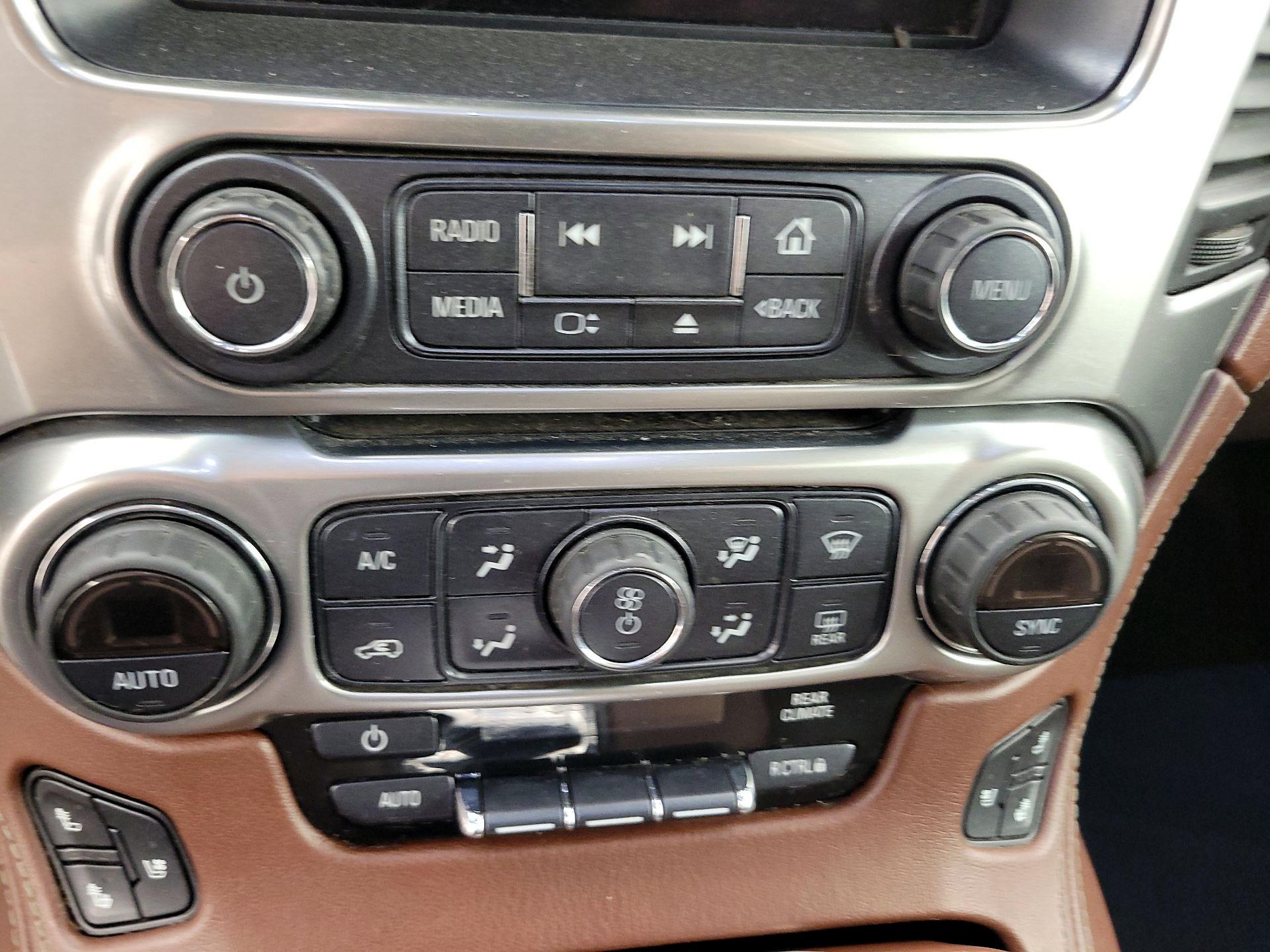 Thumbnail: 2019 Chevrolet Suburban - 16