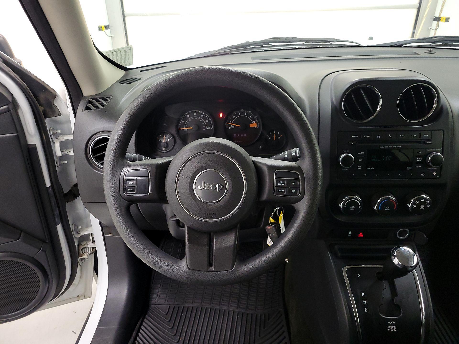 Thumbnail: 2016 Jeep Patriot - 10