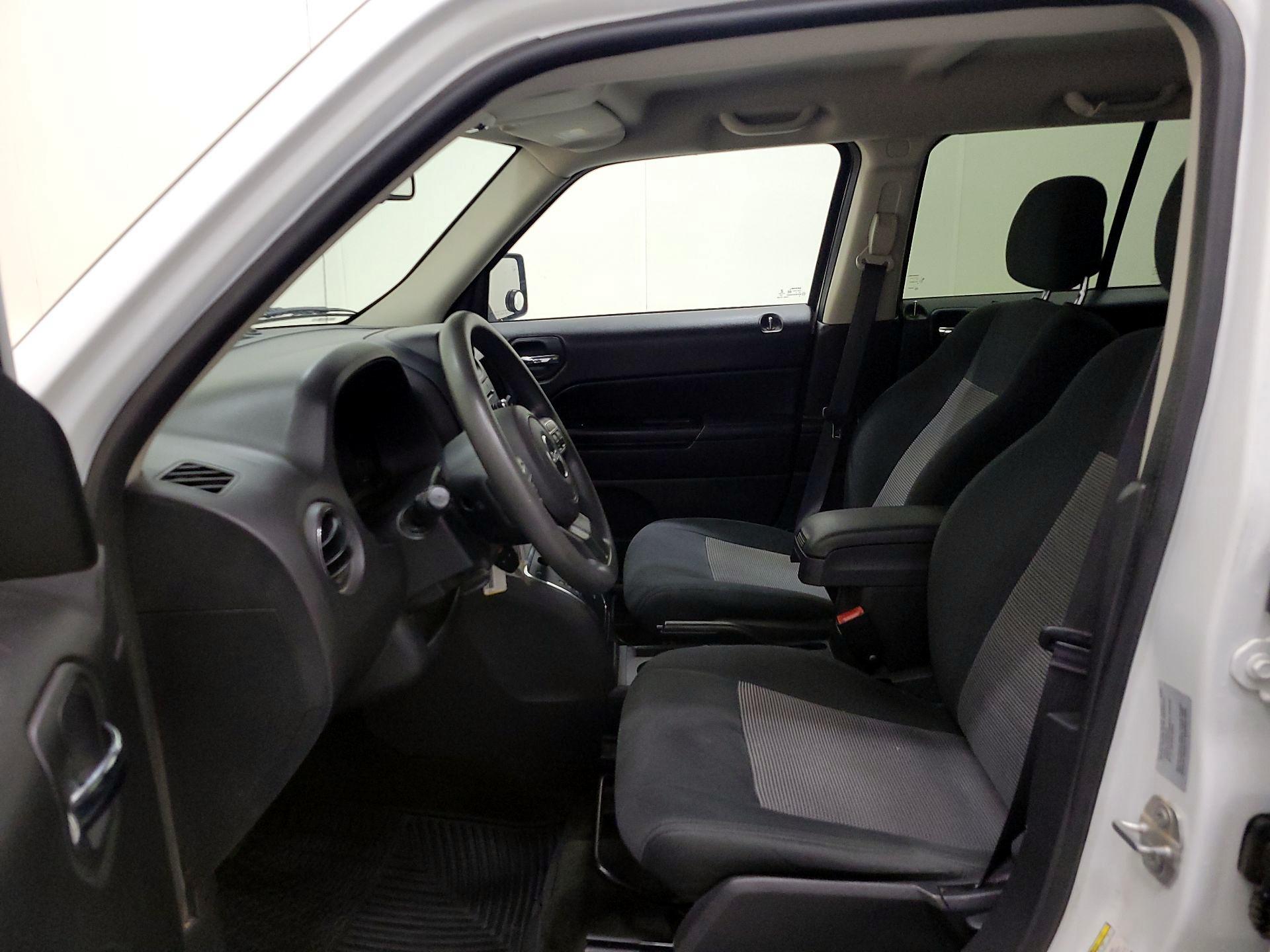 Thumbnail: 2016 Jeep Patriot - 11
