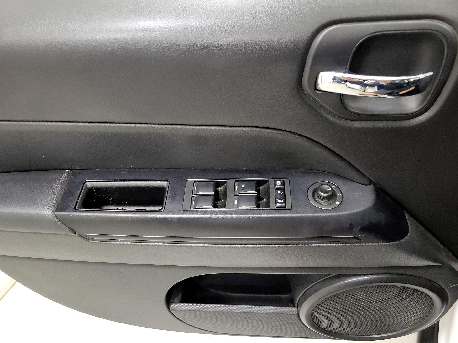 Thumbnail: 2016 Jeep Patriot - 12