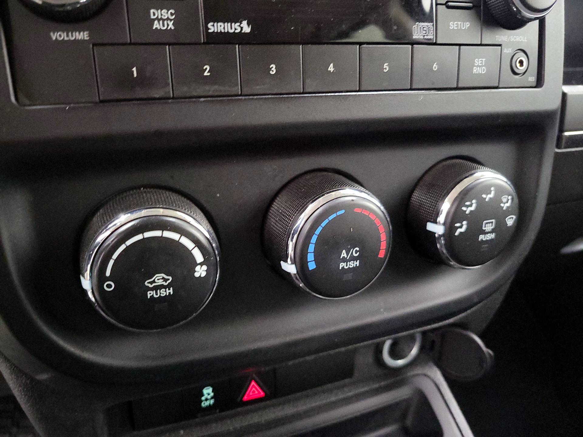 Thumbnail: 2016 Jeep Patriot - 14