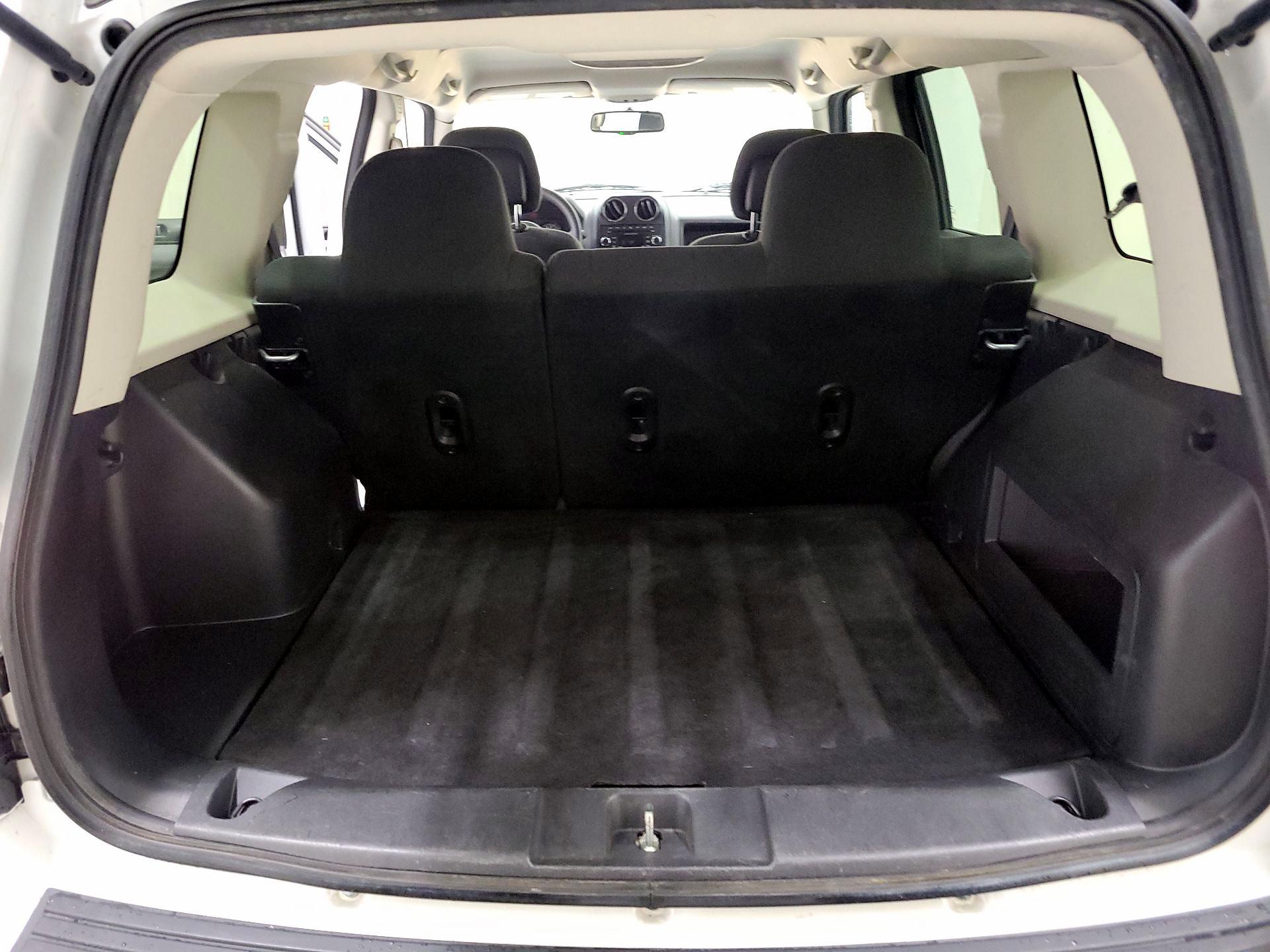 Thumbnail: 2016 Jeep Patriot - 17