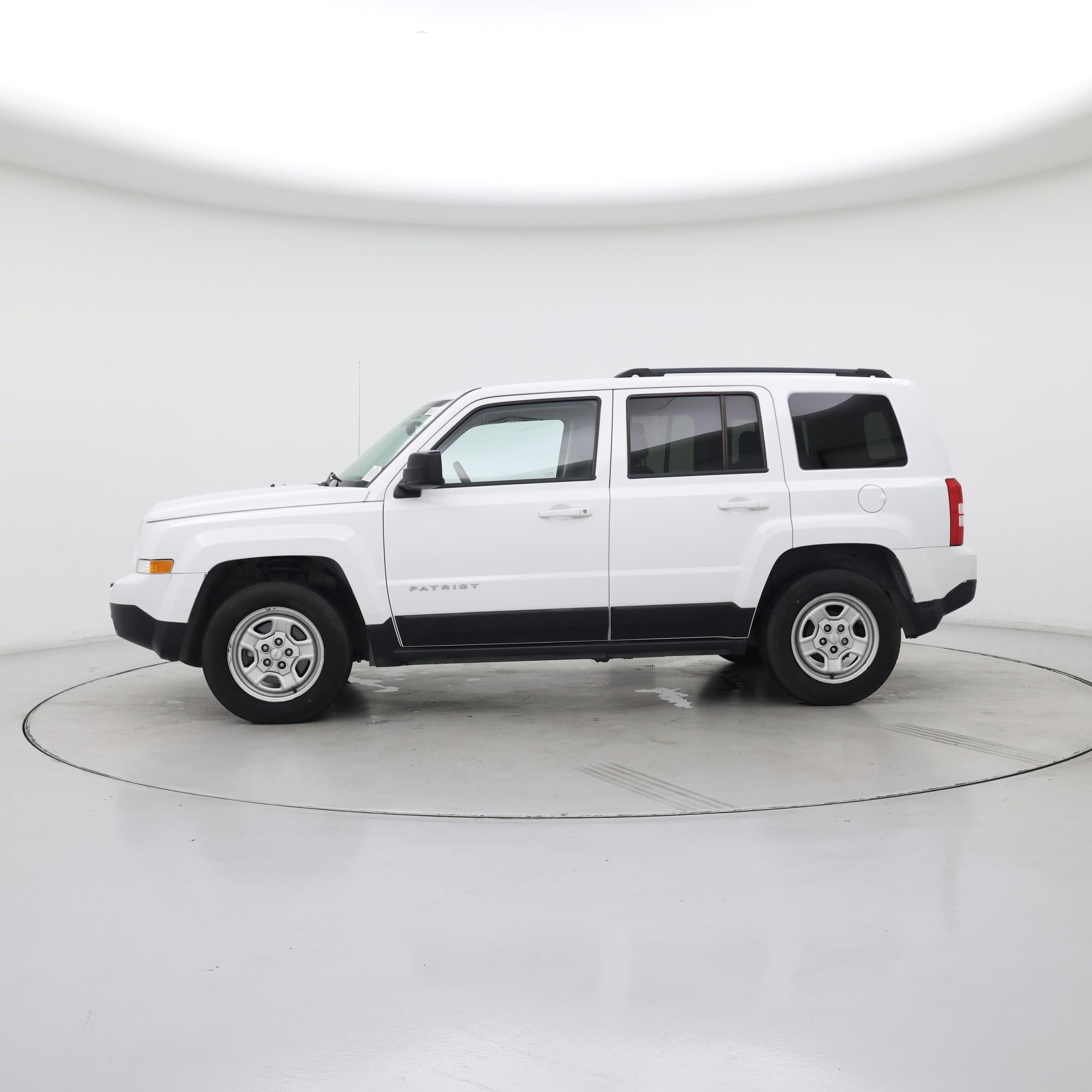 Thumbnail: 2016 Jeep Patriot - 3
