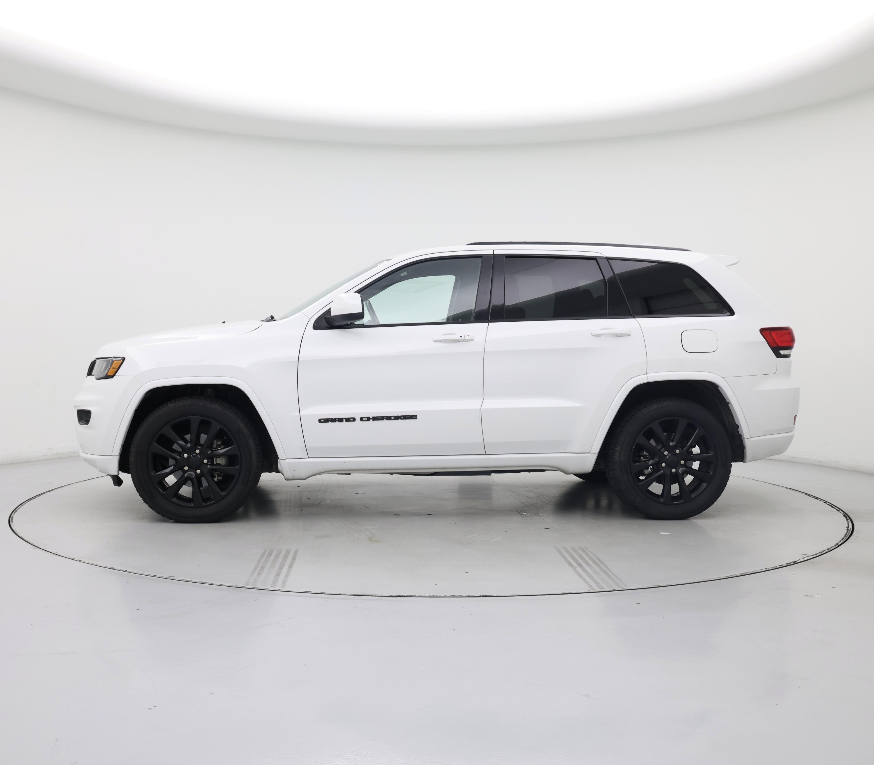 Thumbnail: 2020 Jeep Grand Cherokee - 3