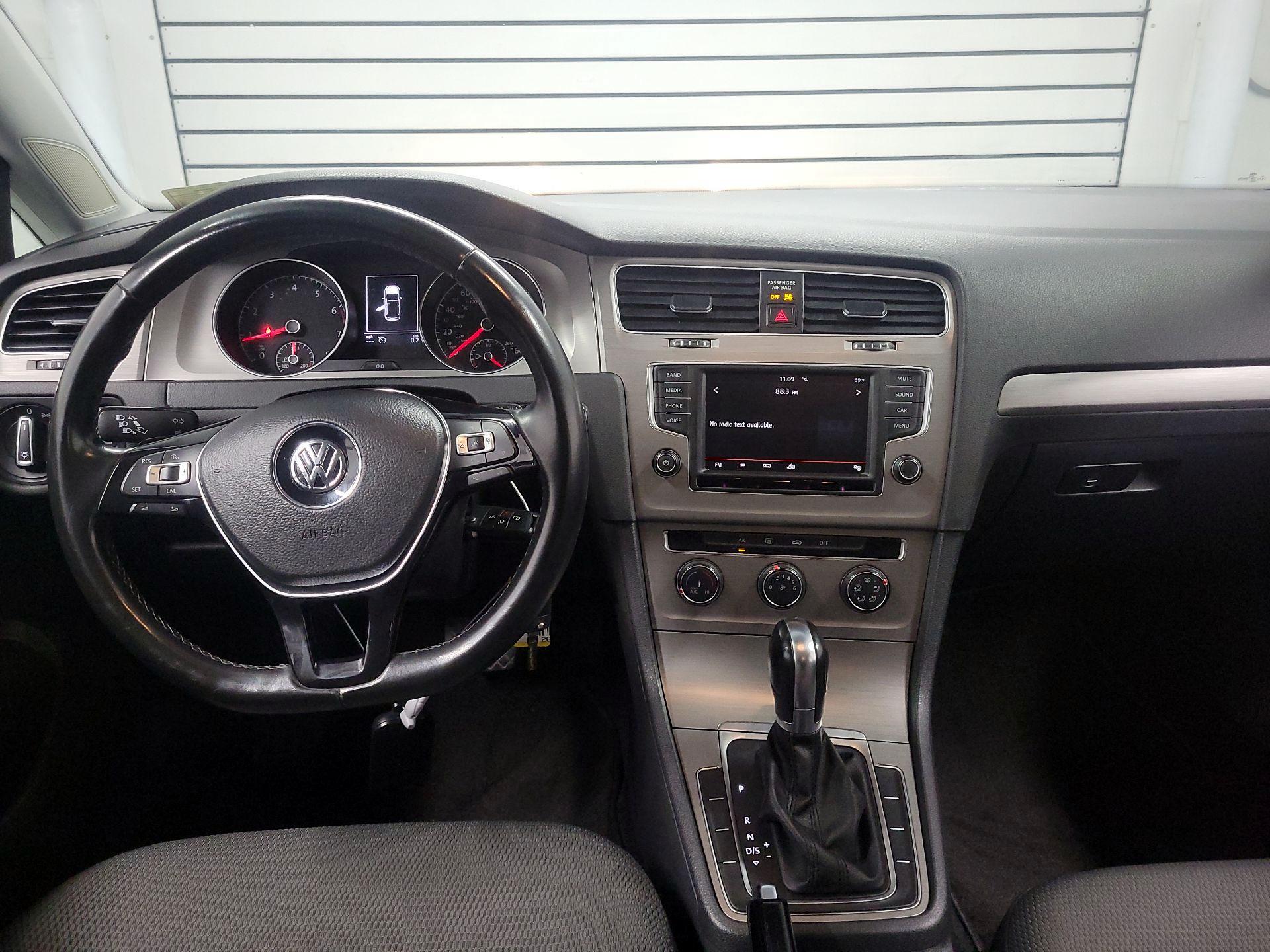 Thumbnail: 2016 Volkswagen Golf - 9