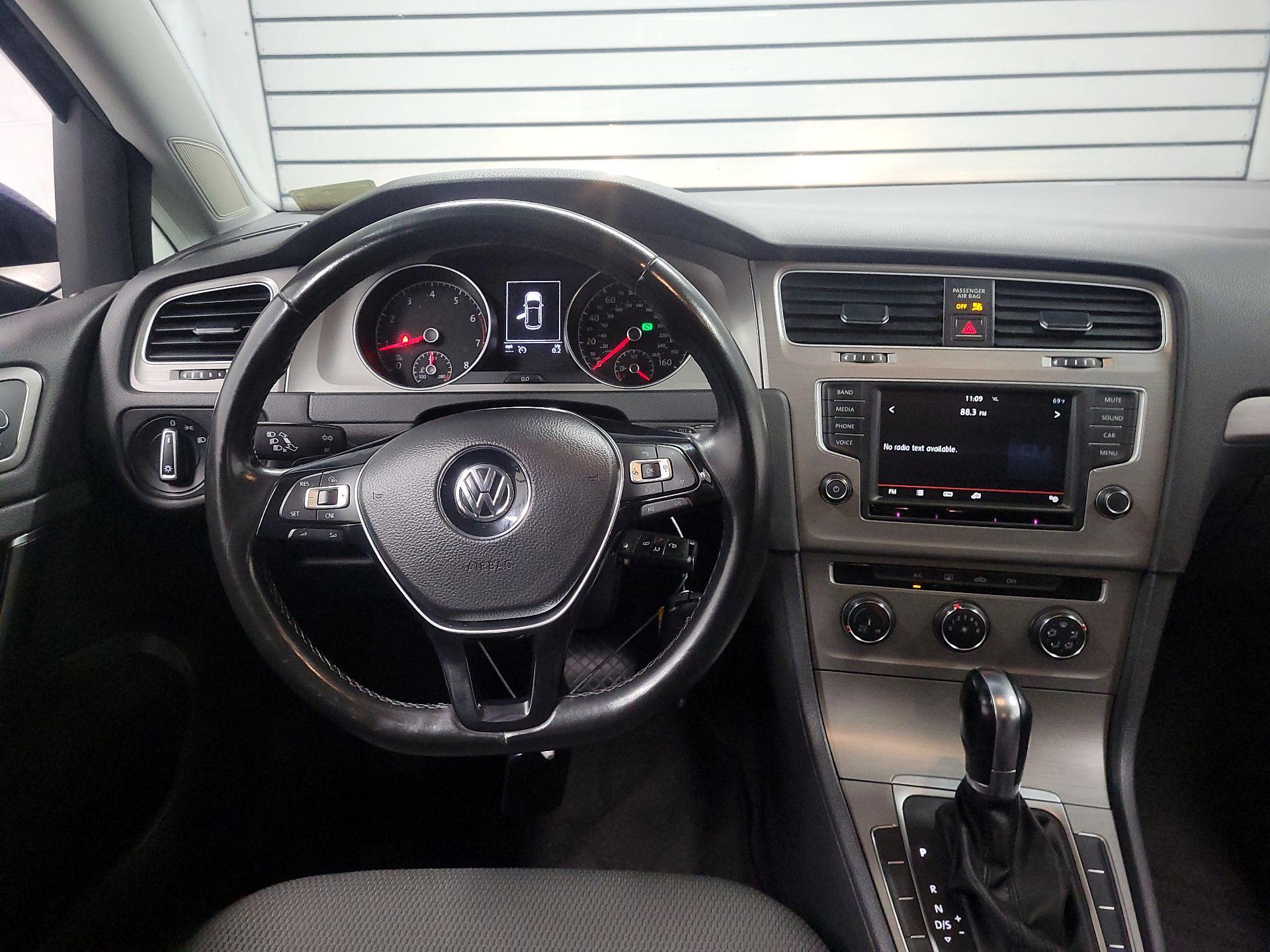 Thumbnail: 2016 Volkswagen Golf - 10