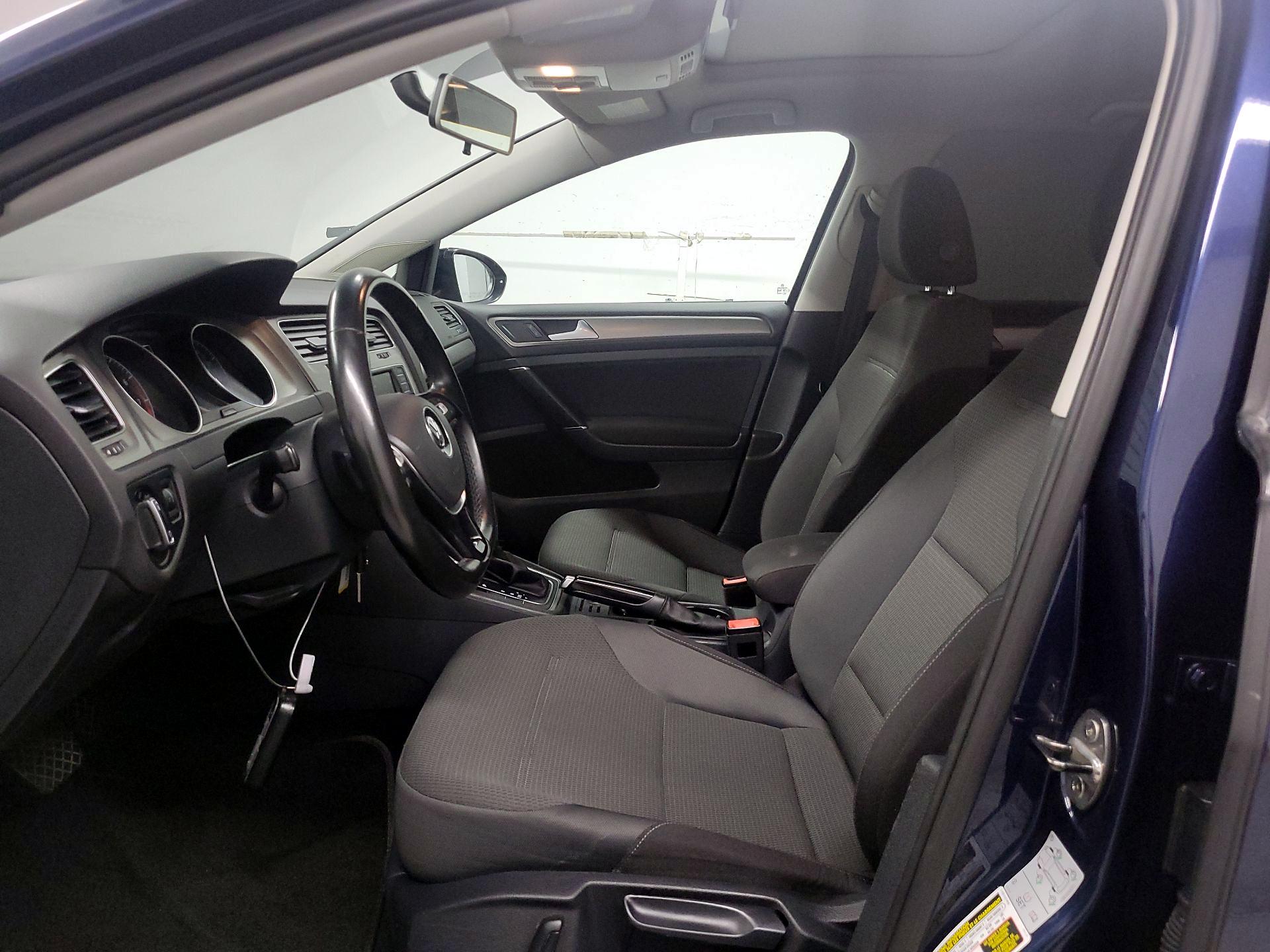 Thumbnail: 2016 Volkswagen Golf - 11