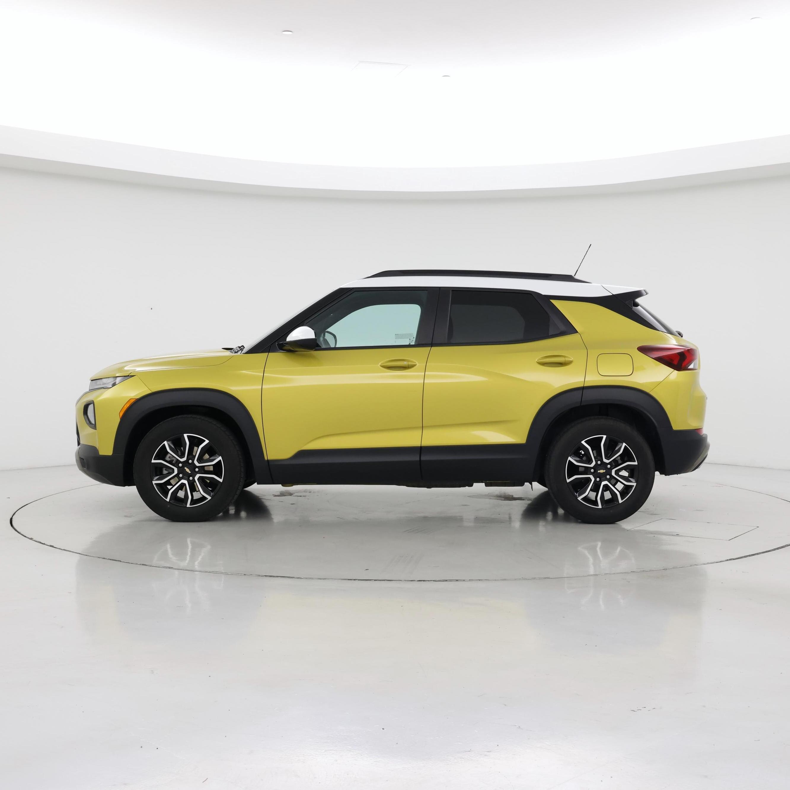 Thumbnail: 2023 Chevrolet TrailBlazer - 3