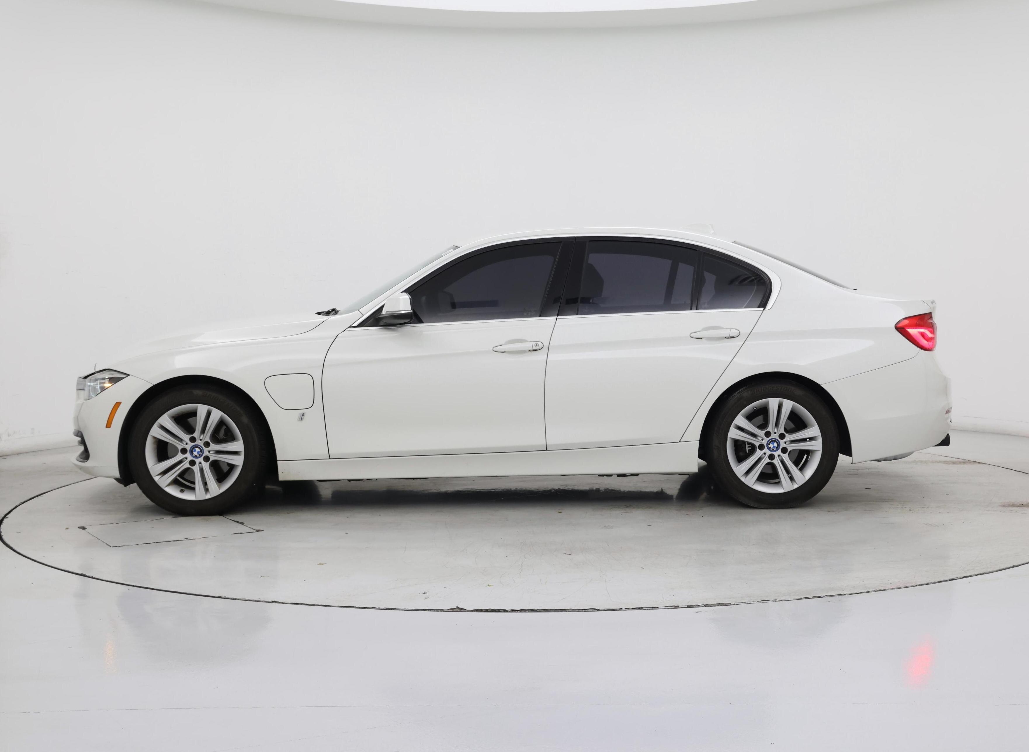 Thumbnail: 2018 BMW 3 Series - 3
