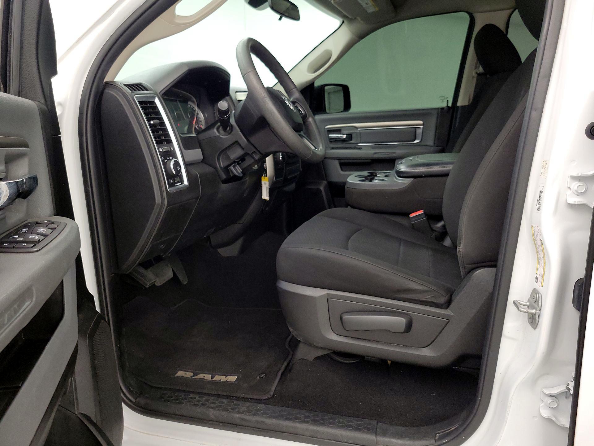 Thumbnail: 2020 RAM 1500 Classic - 11