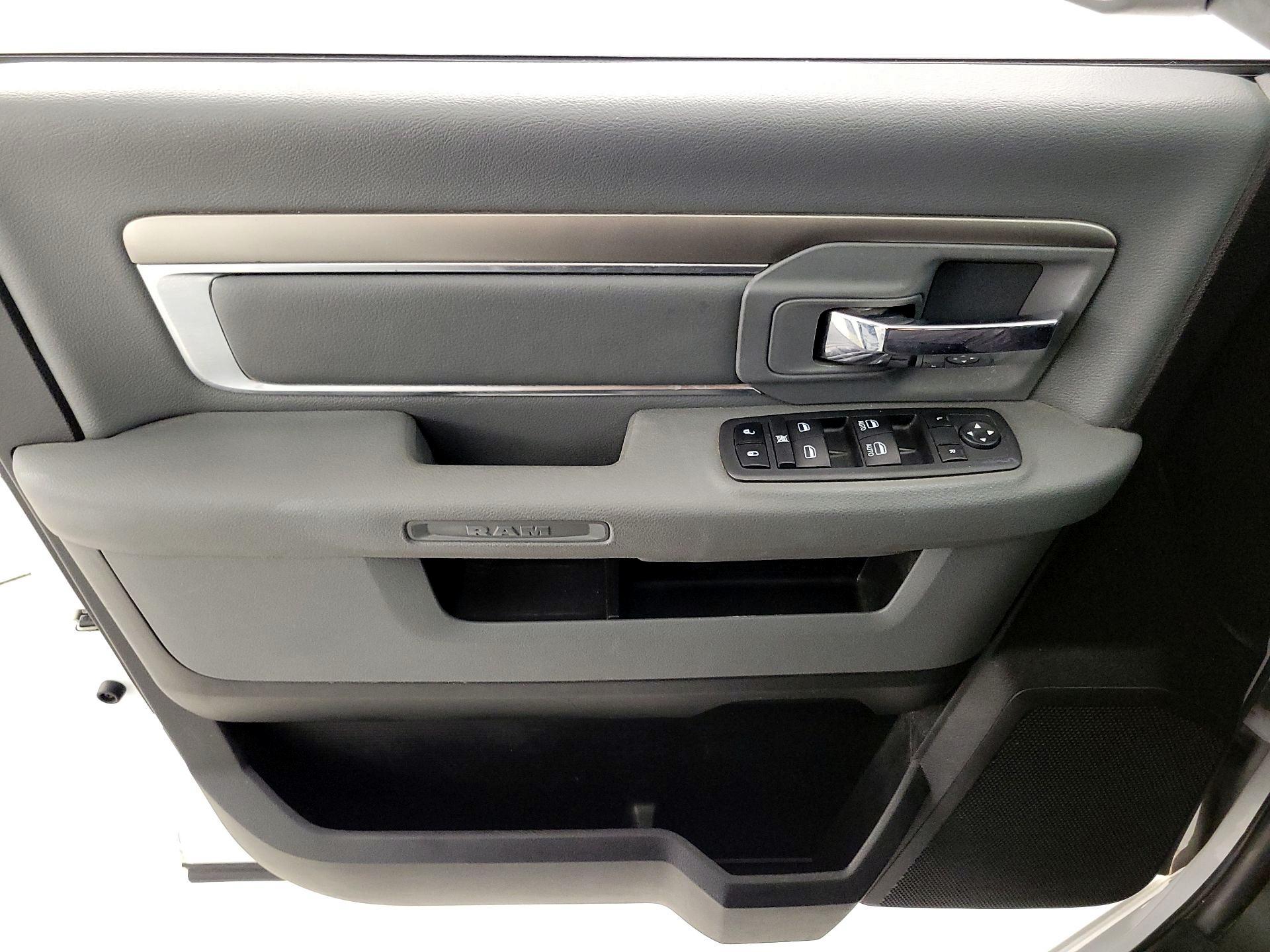 Thumbnail: 2020 RAM 1500 Classic - 12