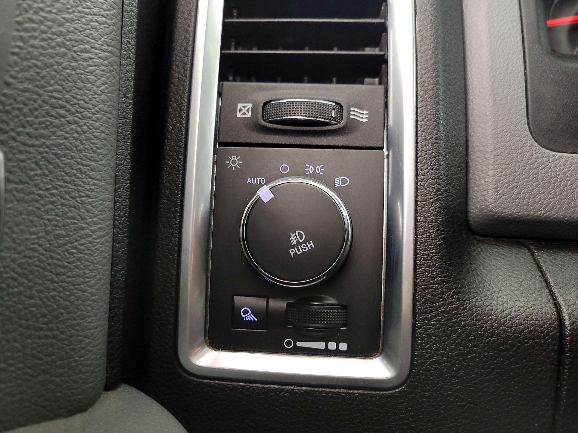 Thumbnail: 2020 RAM 1500 Classic - 13