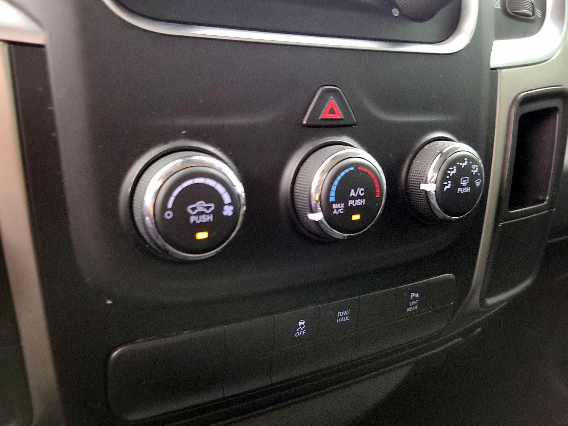 Thumbnail: 2020 RAM 1500 Classic - 16