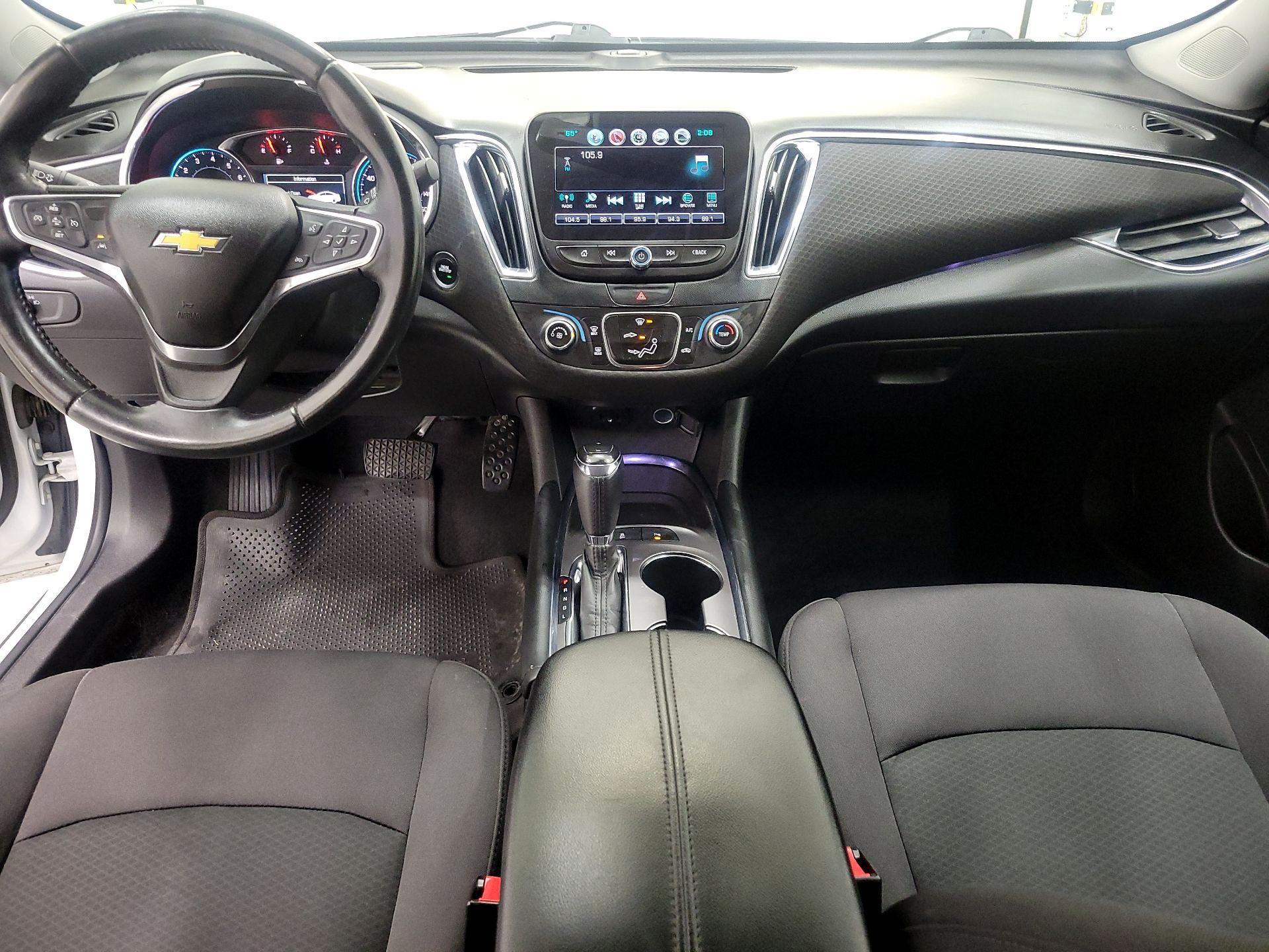 Thumbnail: 2017 Chevrolet Malibu - 9