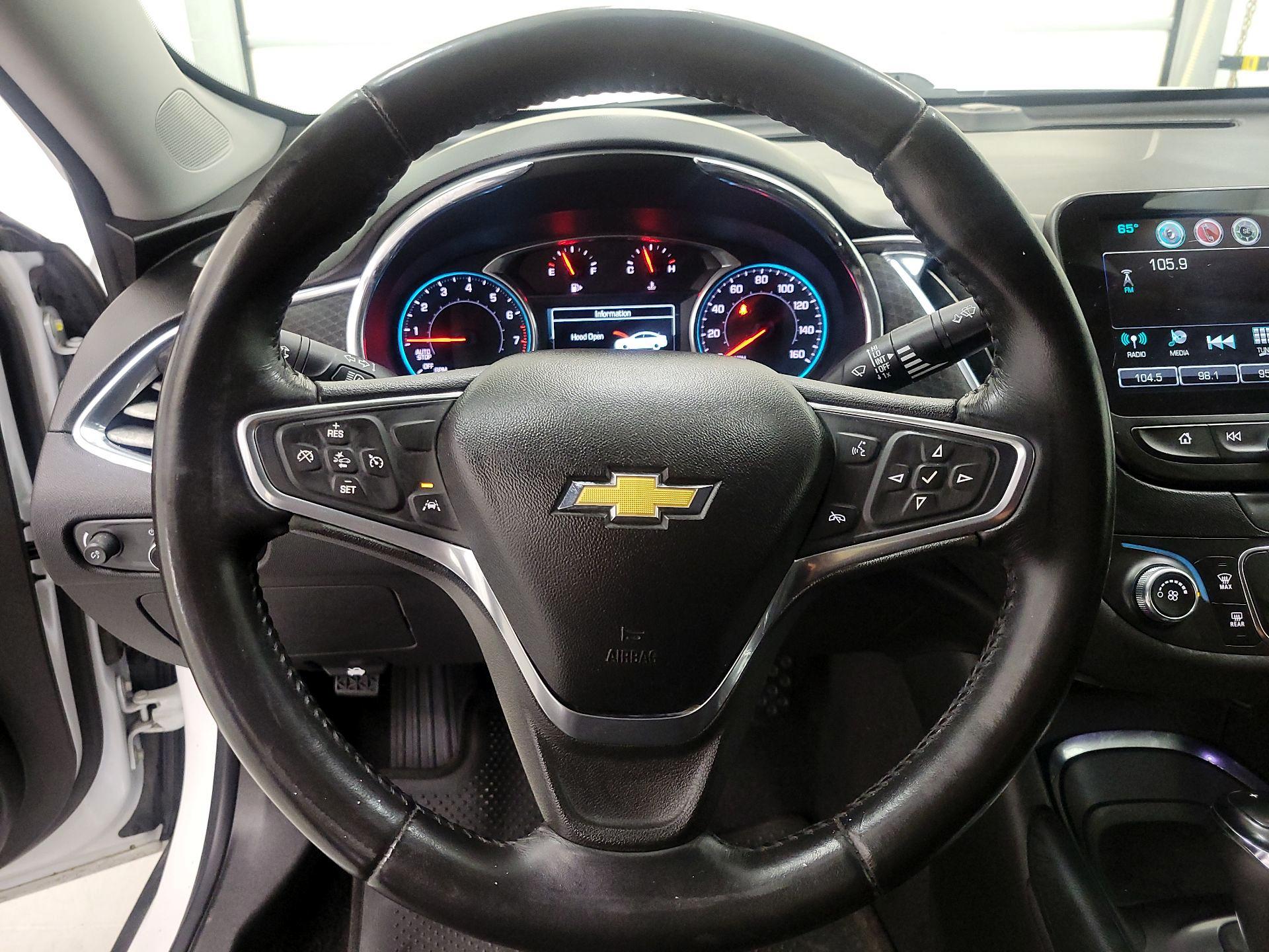 Thumbnail: 2017 Chevrolet Malibu - 10