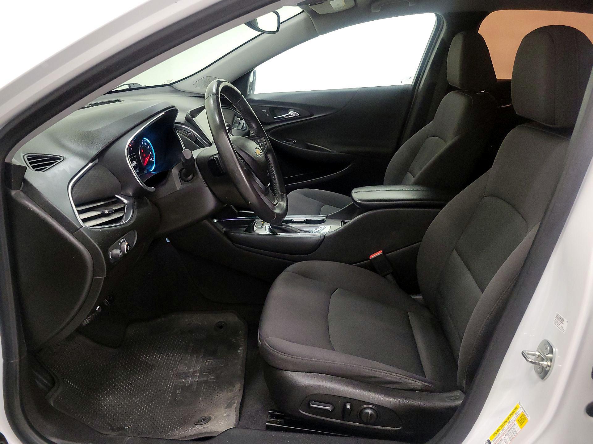 Thumbnail: 2017 Chevrolet Malibu - 11