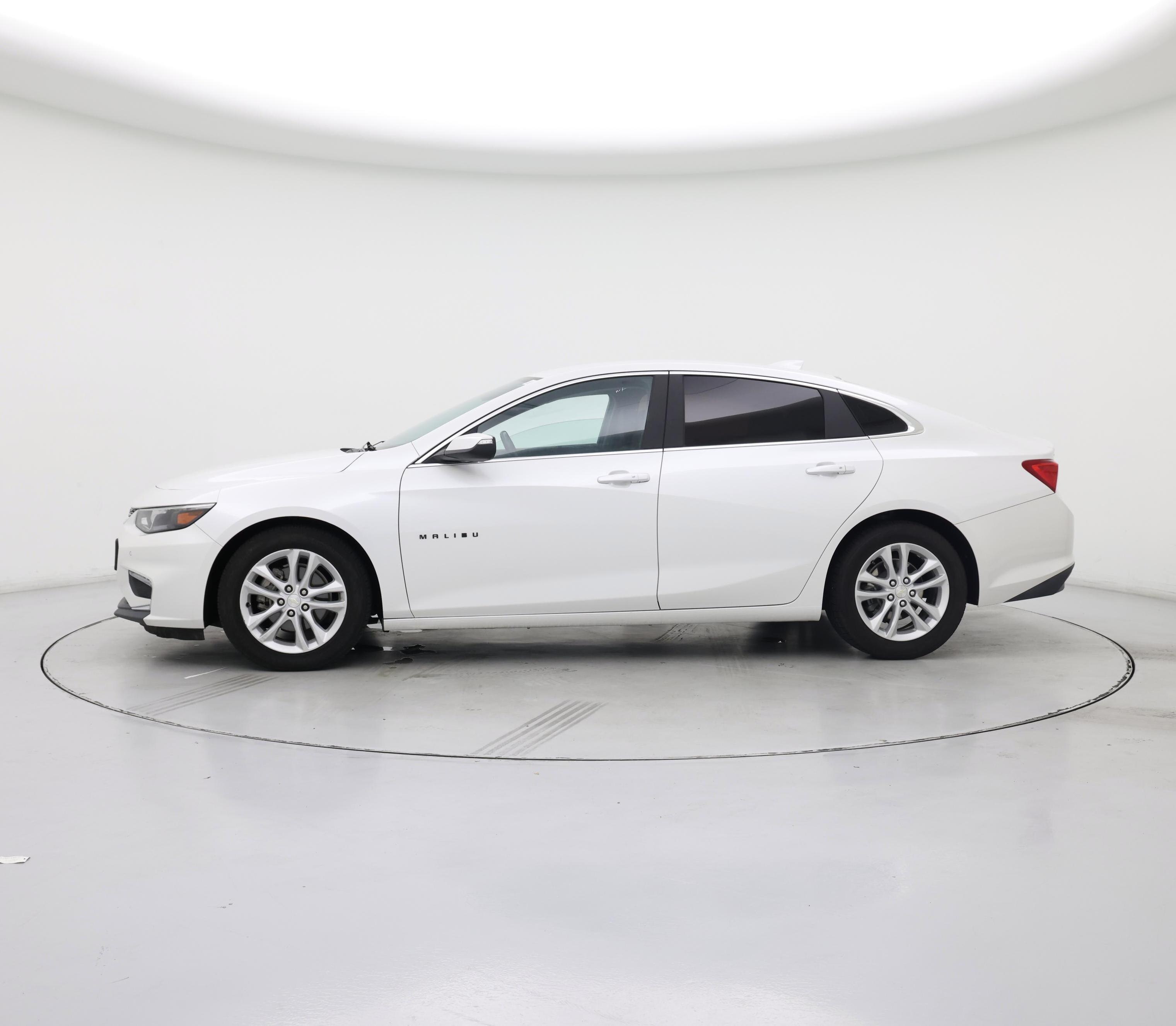 Thumbnail: 2017 Chevrolet Malibu - 3