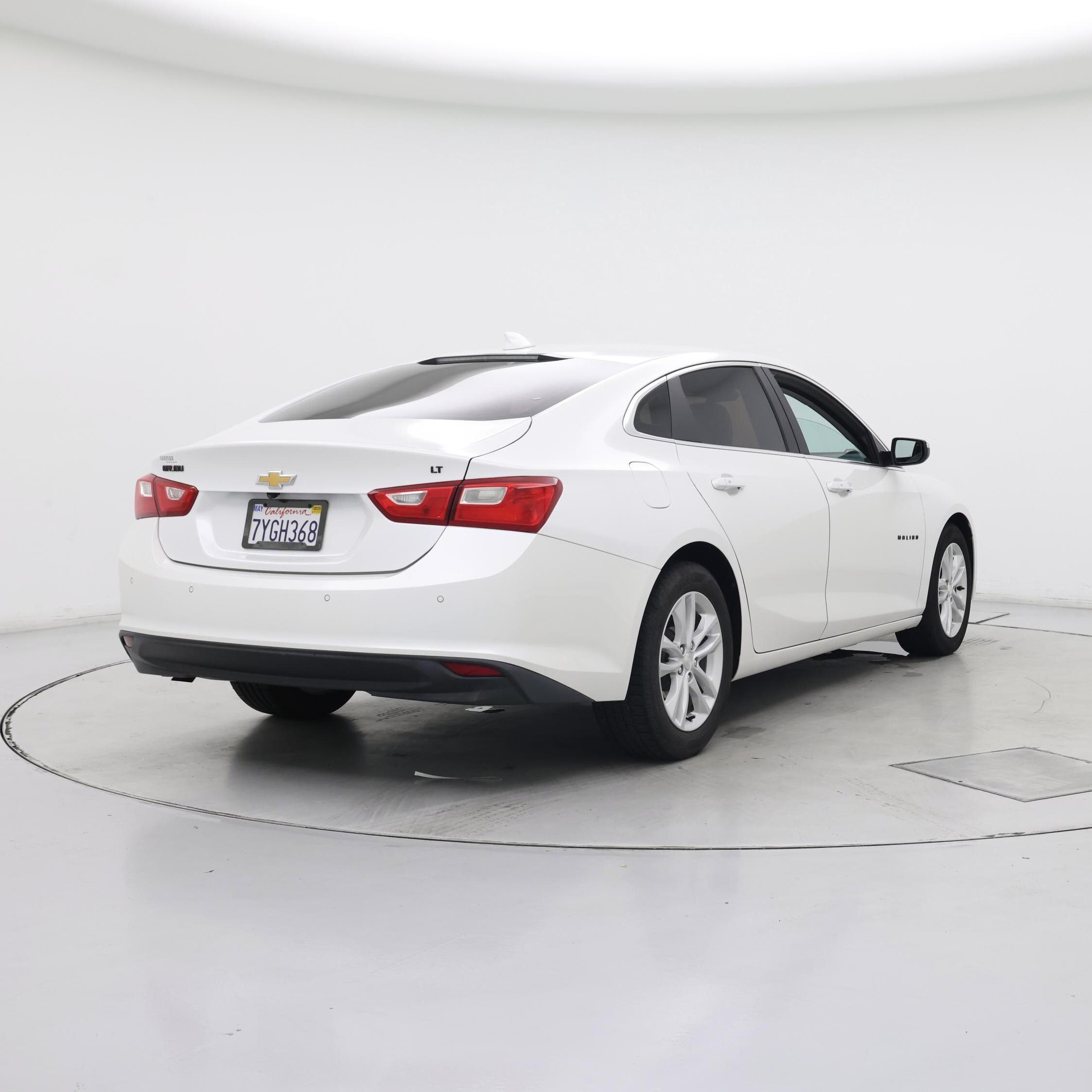 Thumbnail: 2017 Chevrolet Malibu - 8