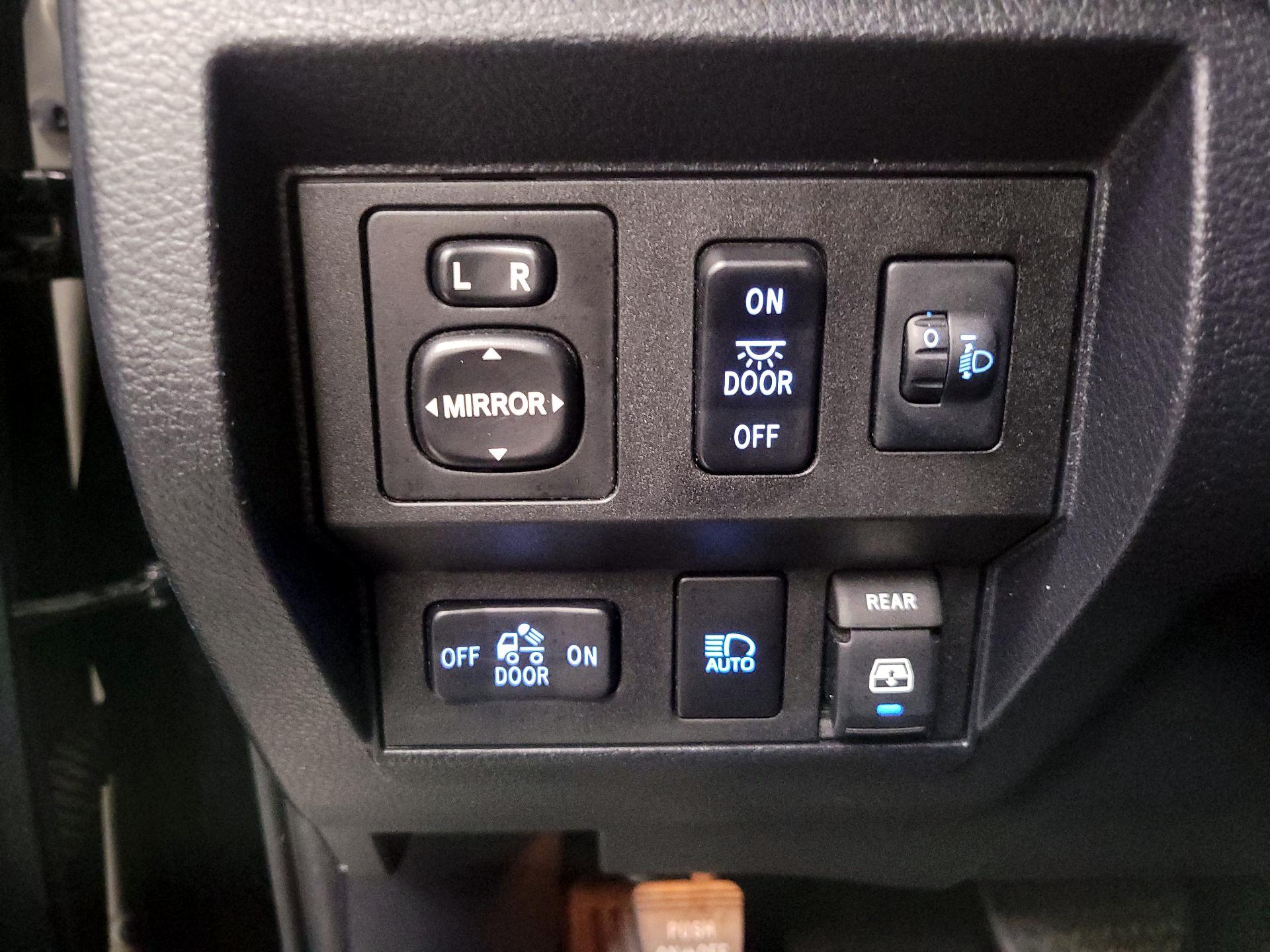 Thumbnail: 2018 Toyota Tundra - 13