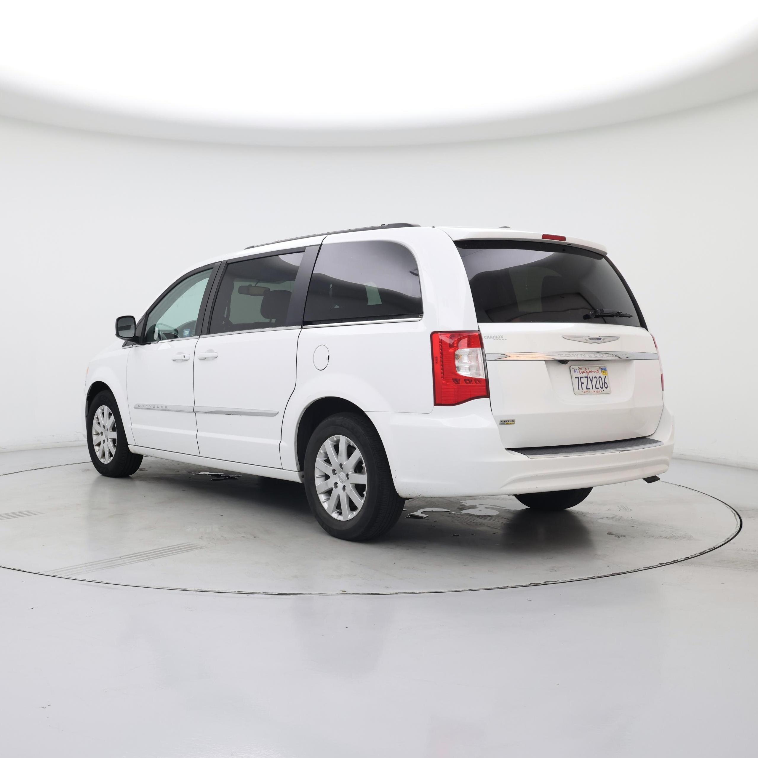 Thumbnail: 2014 Chrysler Town & Country - 2