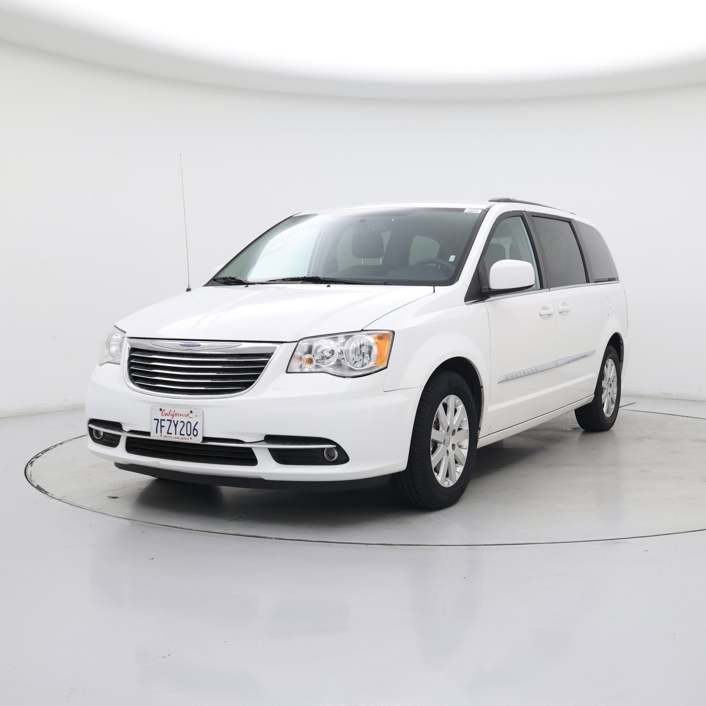 Thumbnail: 2014 Chrysler Town & Country - 4