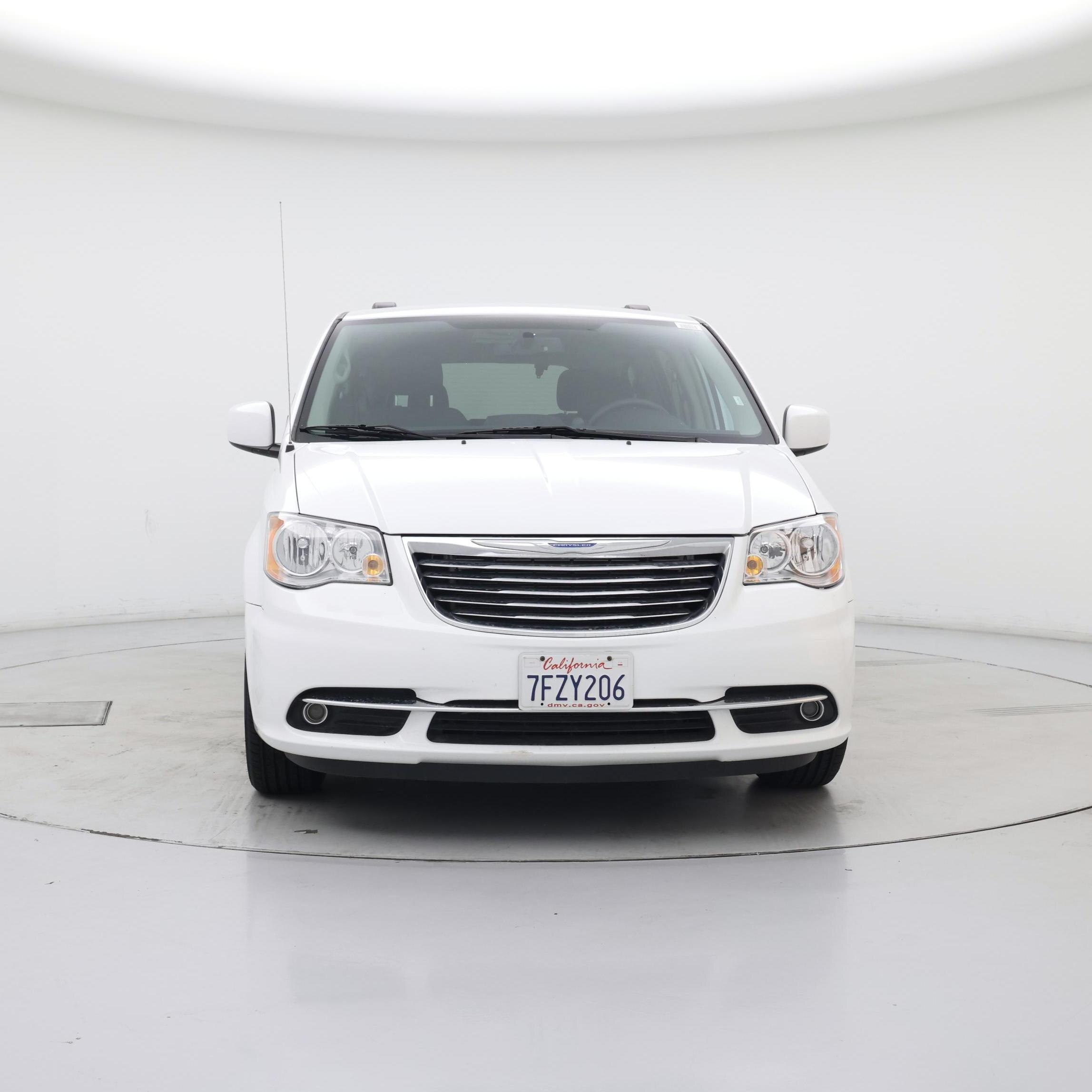 Thumbnail: 2014 Chrysler Town & Country - 5