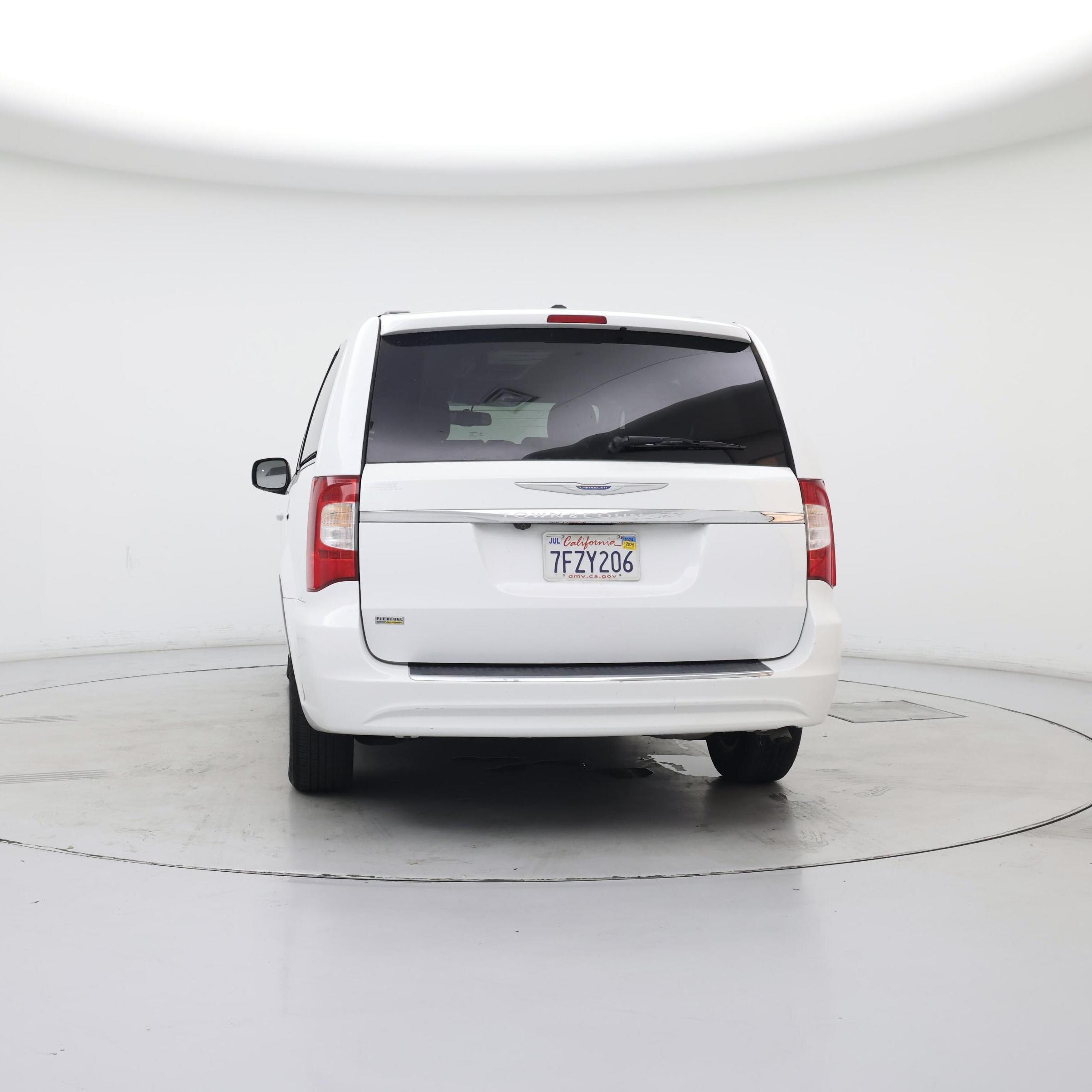 Thumbnail: 2014 Chrysler Town & Country - 6