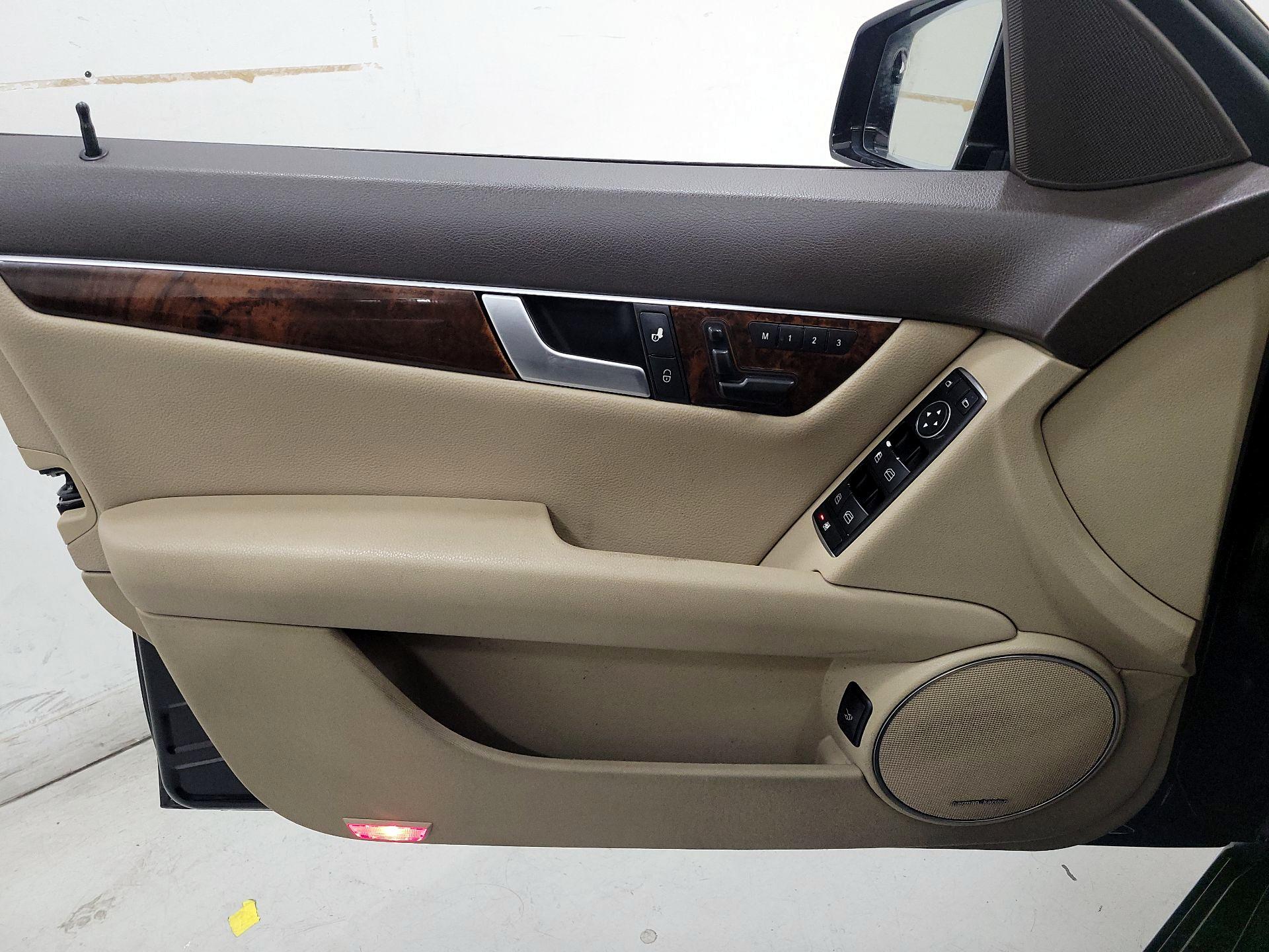 Thumbnail: 2014 Mercedes-Benz C-Class - 12