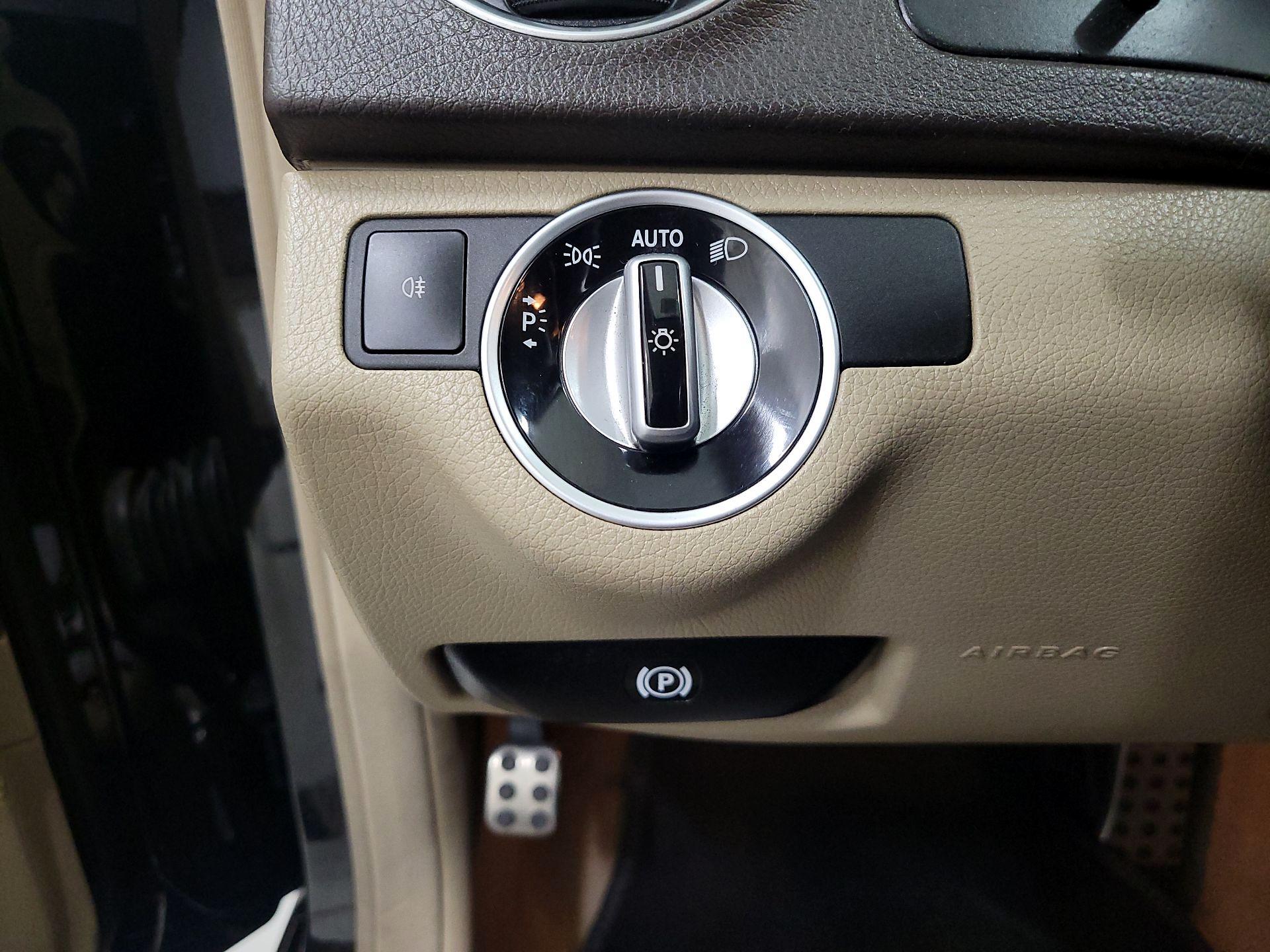 Thumbnail: 2014 Mercedes-Benz C-Class - 13