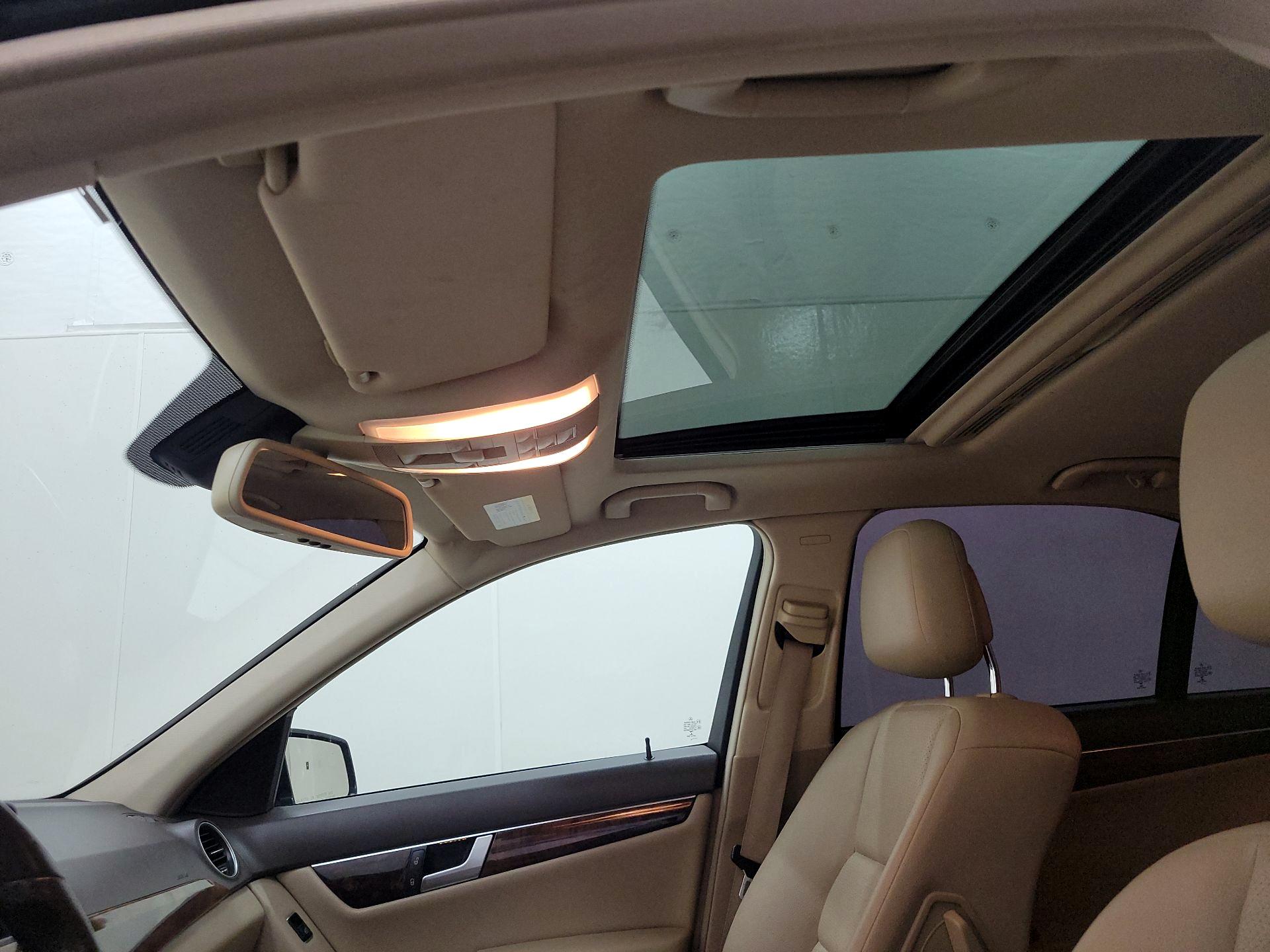 Thumbnail: 2014 Mercedes-Benz C-Class - 18
