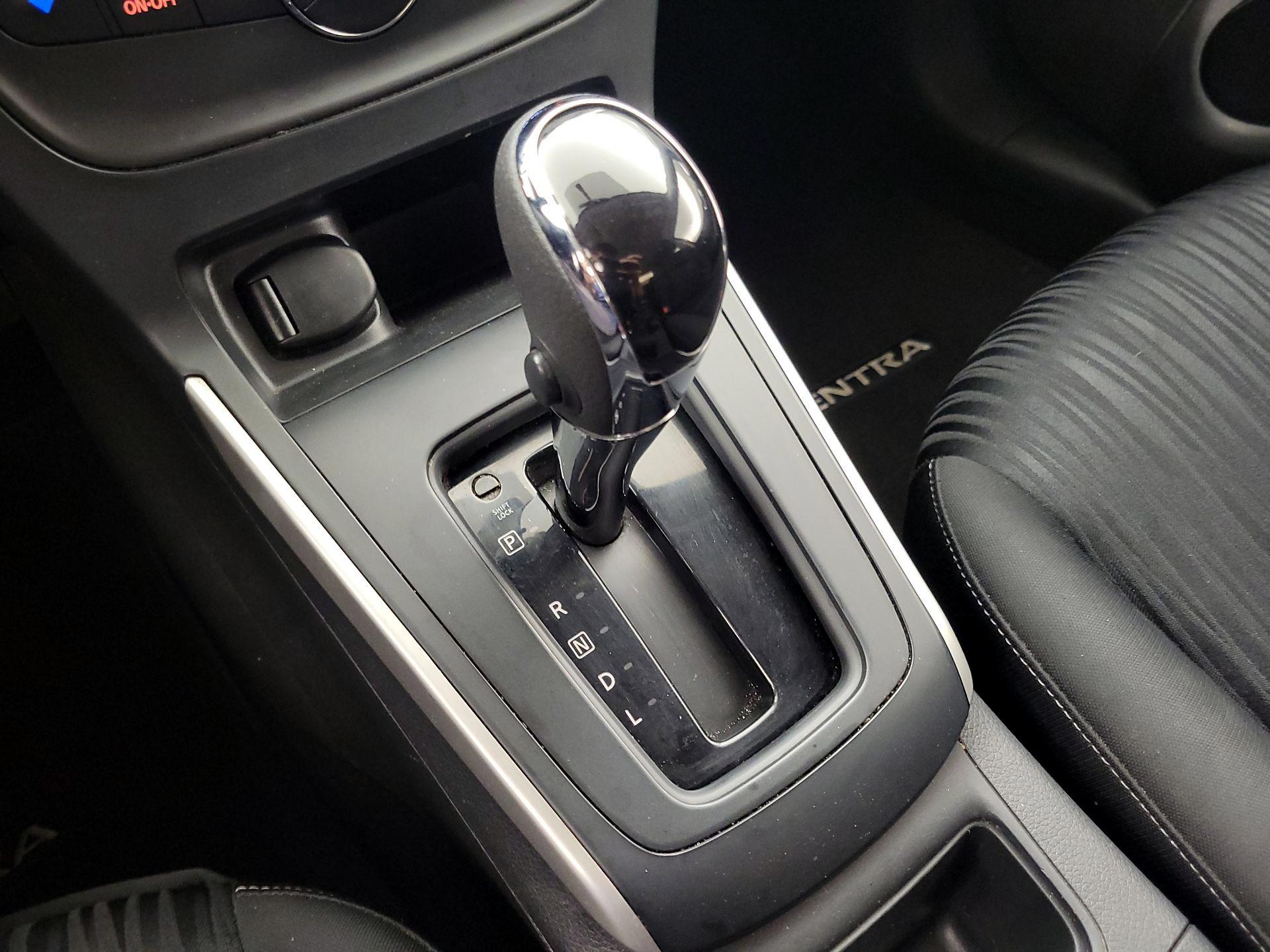 Thumbnail: 2019 Nissan Sentra - 17