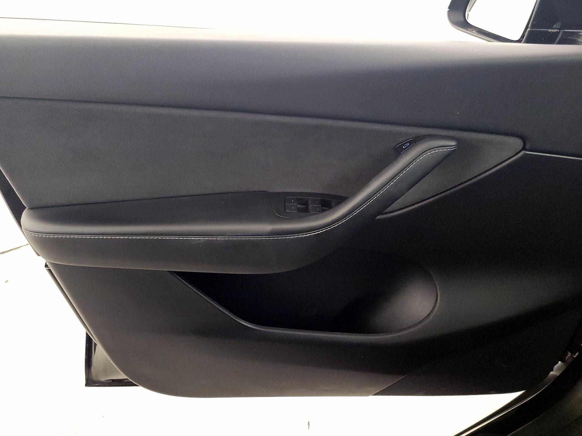 Thumbnail: 2022 Tesla Model Y - 12