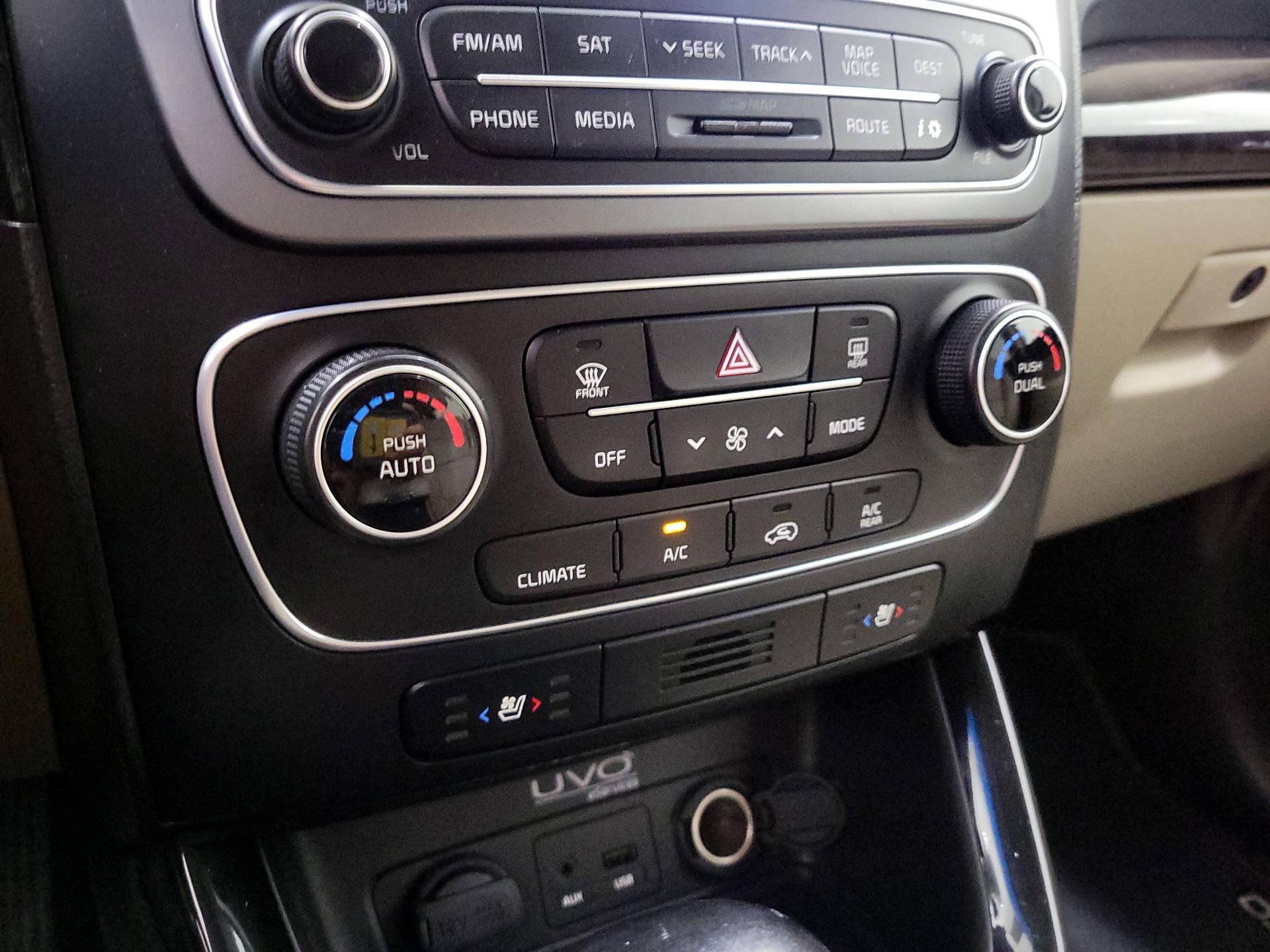 Thumbnail: 2014 Kia Sorento - 17