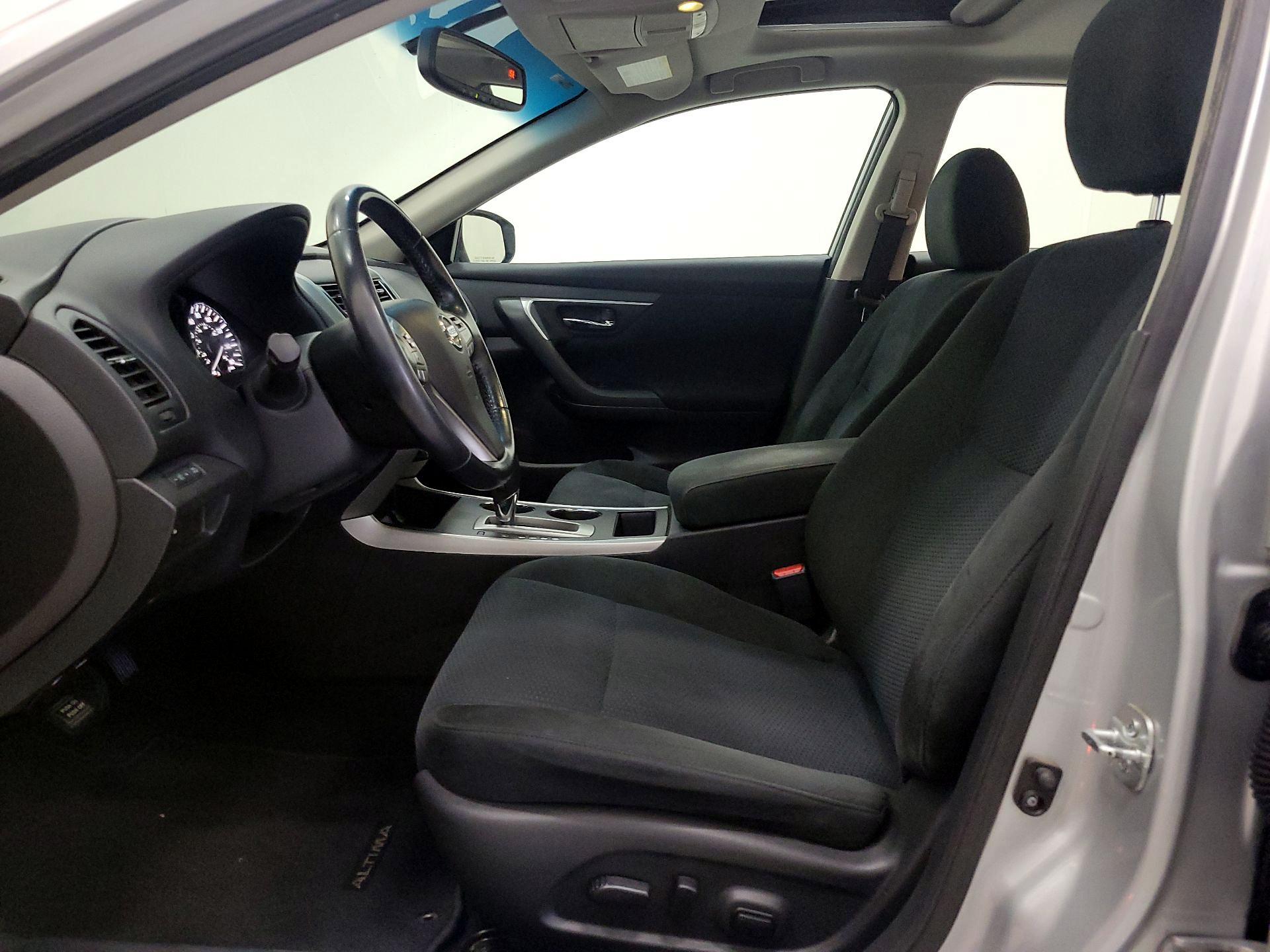 Thumbnail: 2015 Nissan Altima - 11