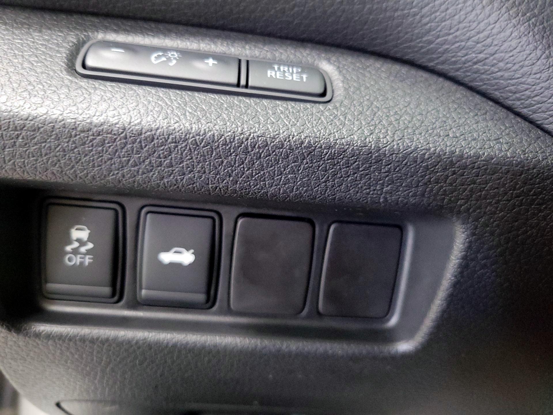 Thumbnail: 2015 Nissan Altima - 13