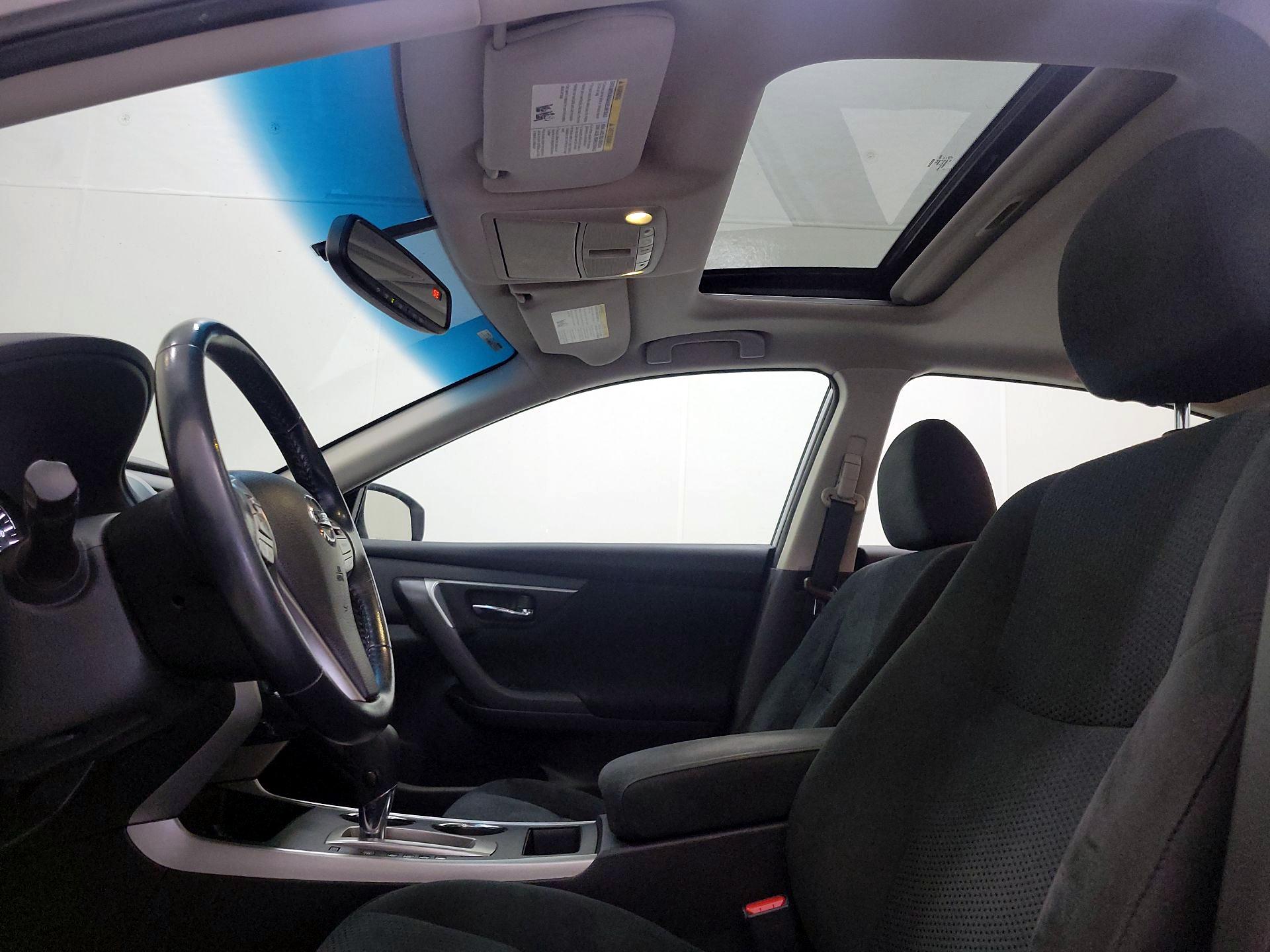 Thumbnail: 2015 Nissan Altima - 19