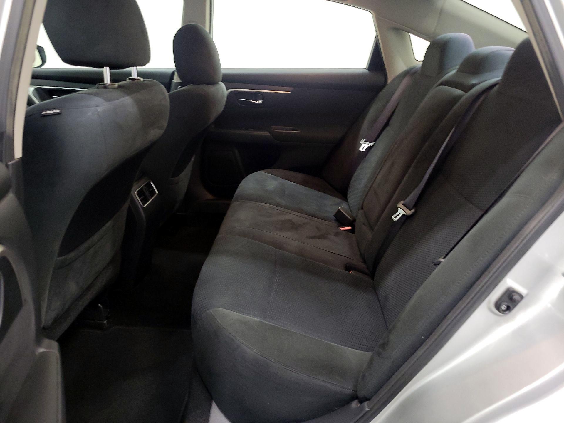 Thumbnail: 2015 Nissan Altima - 20