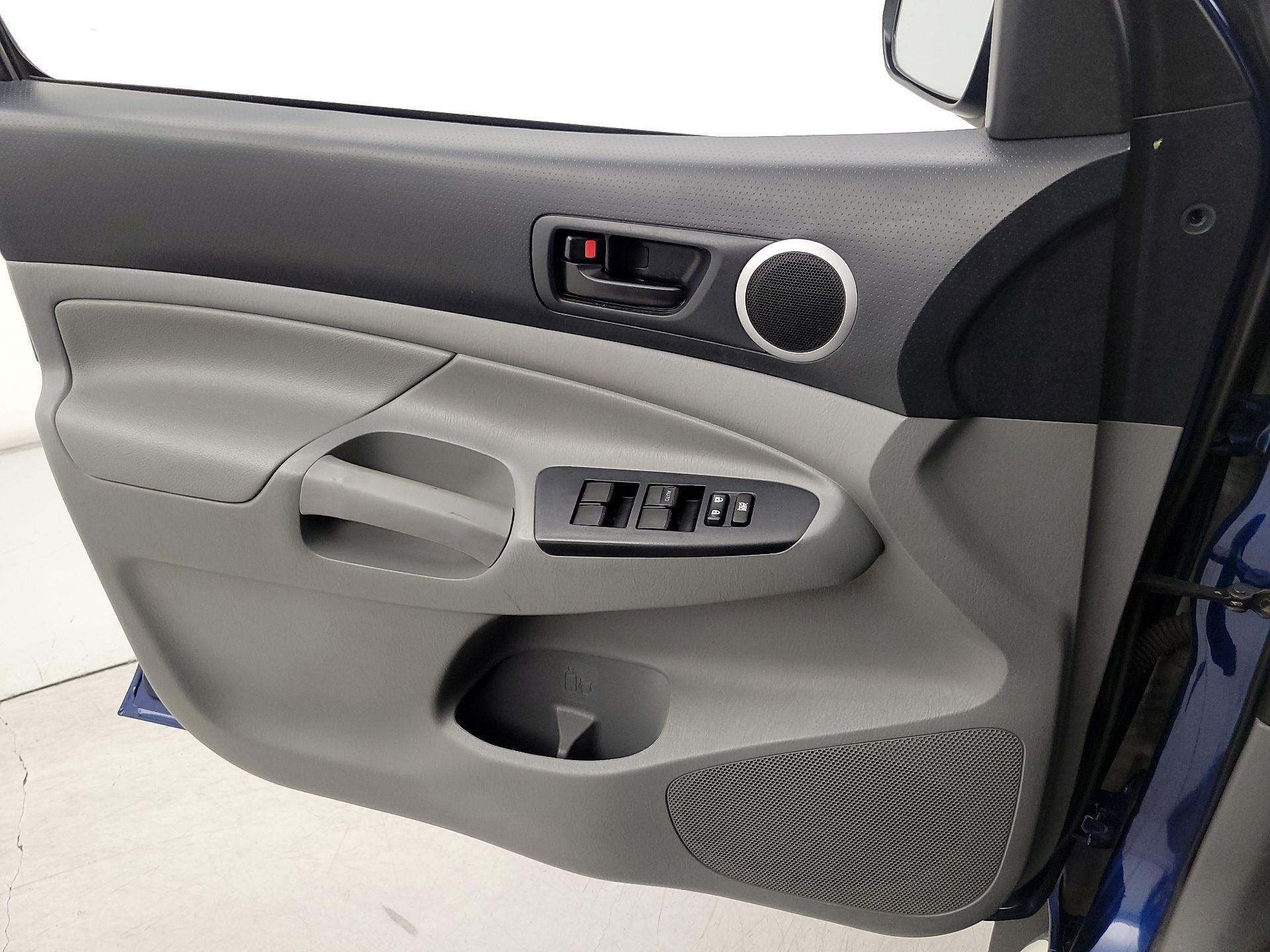 Thumbnail: 2014 Toyota Tacoma - 12