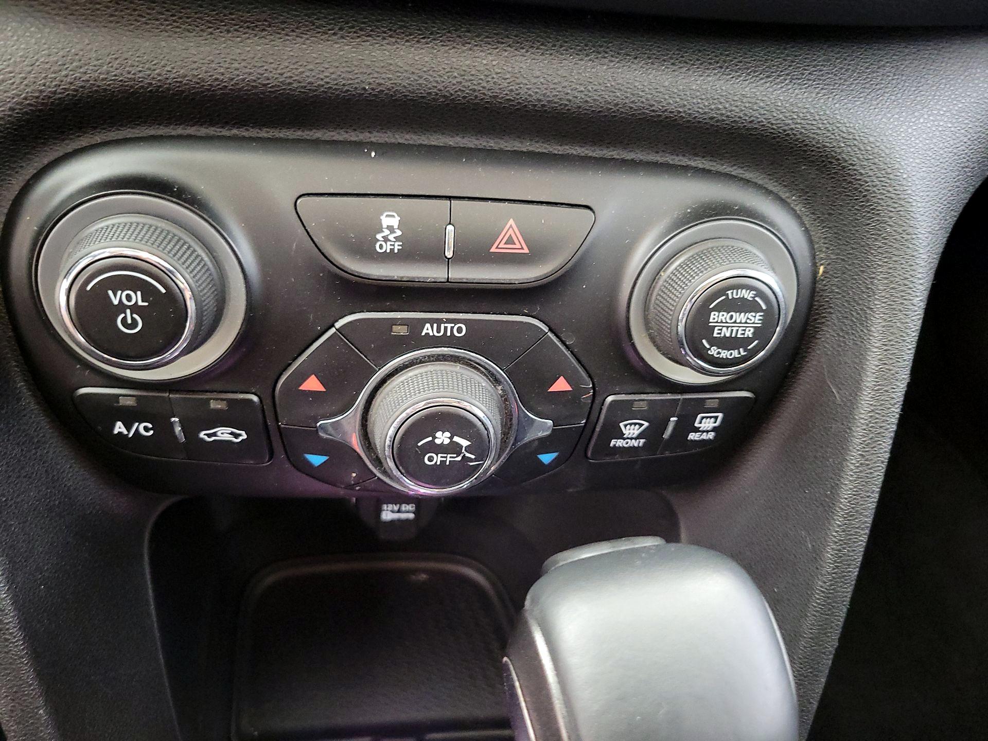 Thumbnail: 2014 Dodge Dart - 17