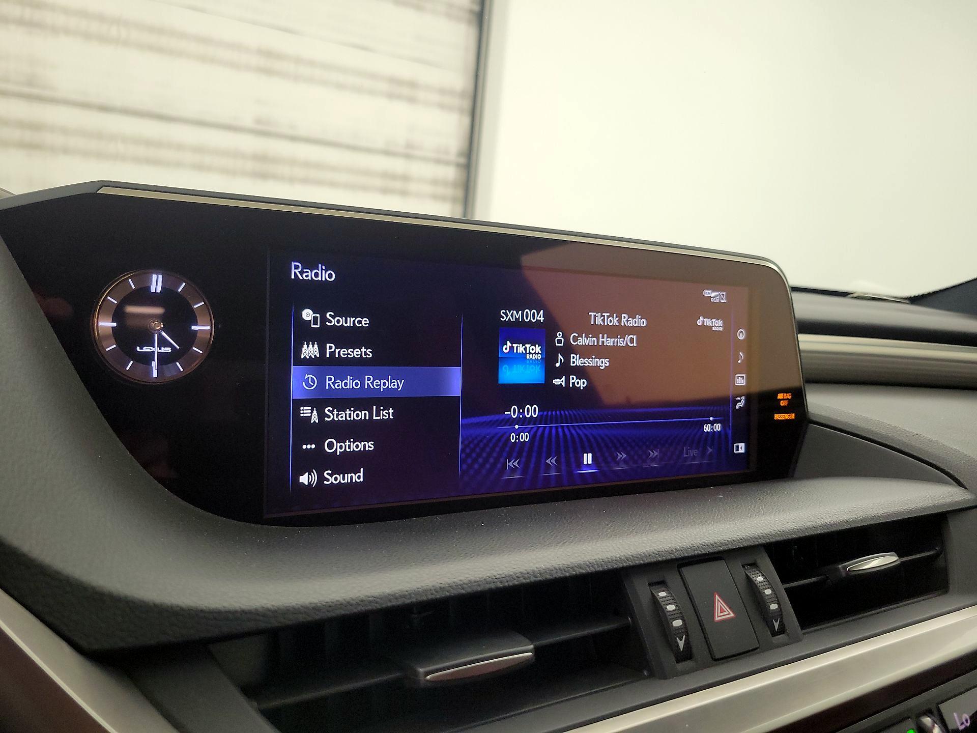 Thumbnail: 2019 Lexus ES - 16