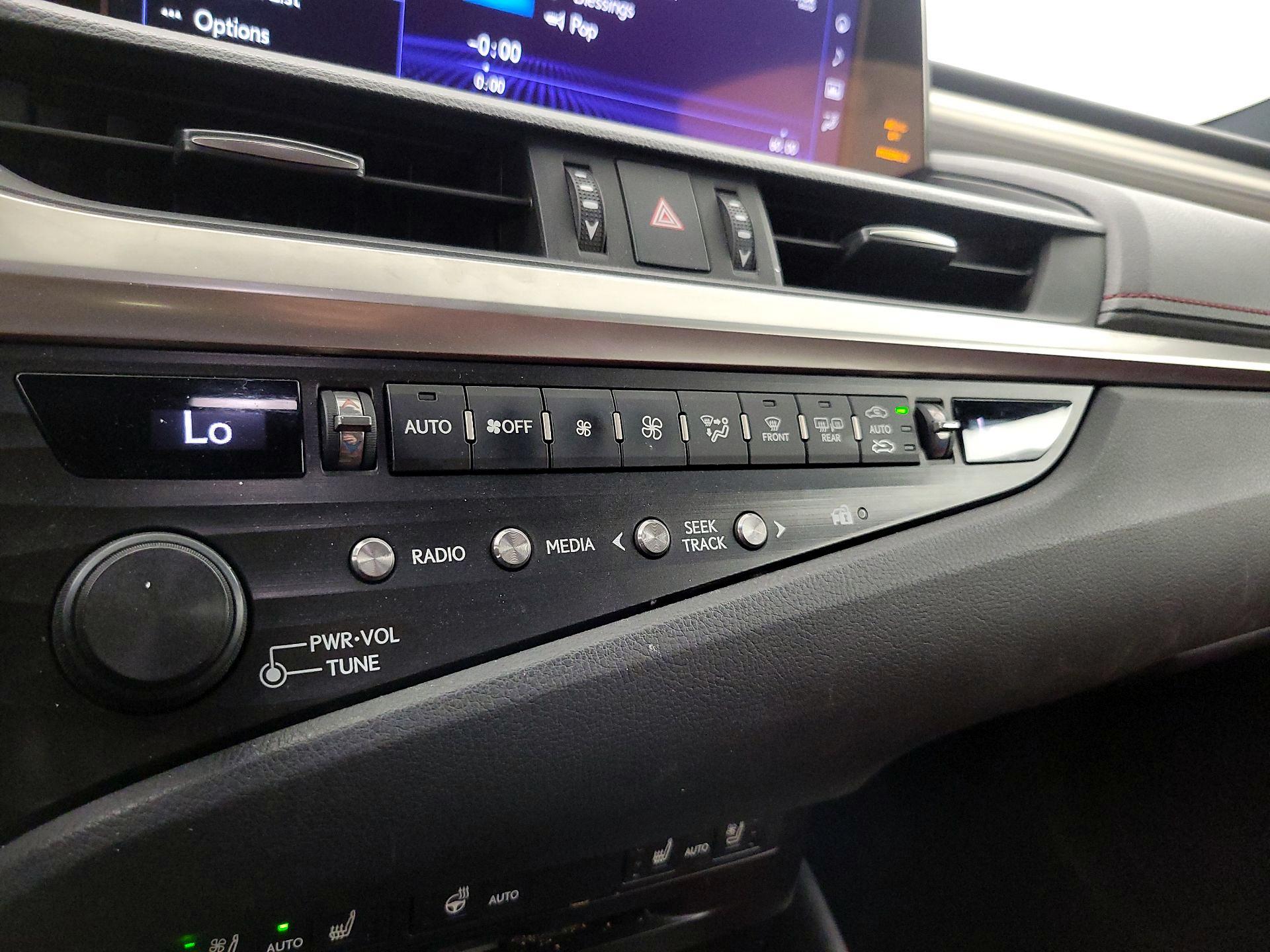 Thumbnail: 2019 Lexus ES - 17