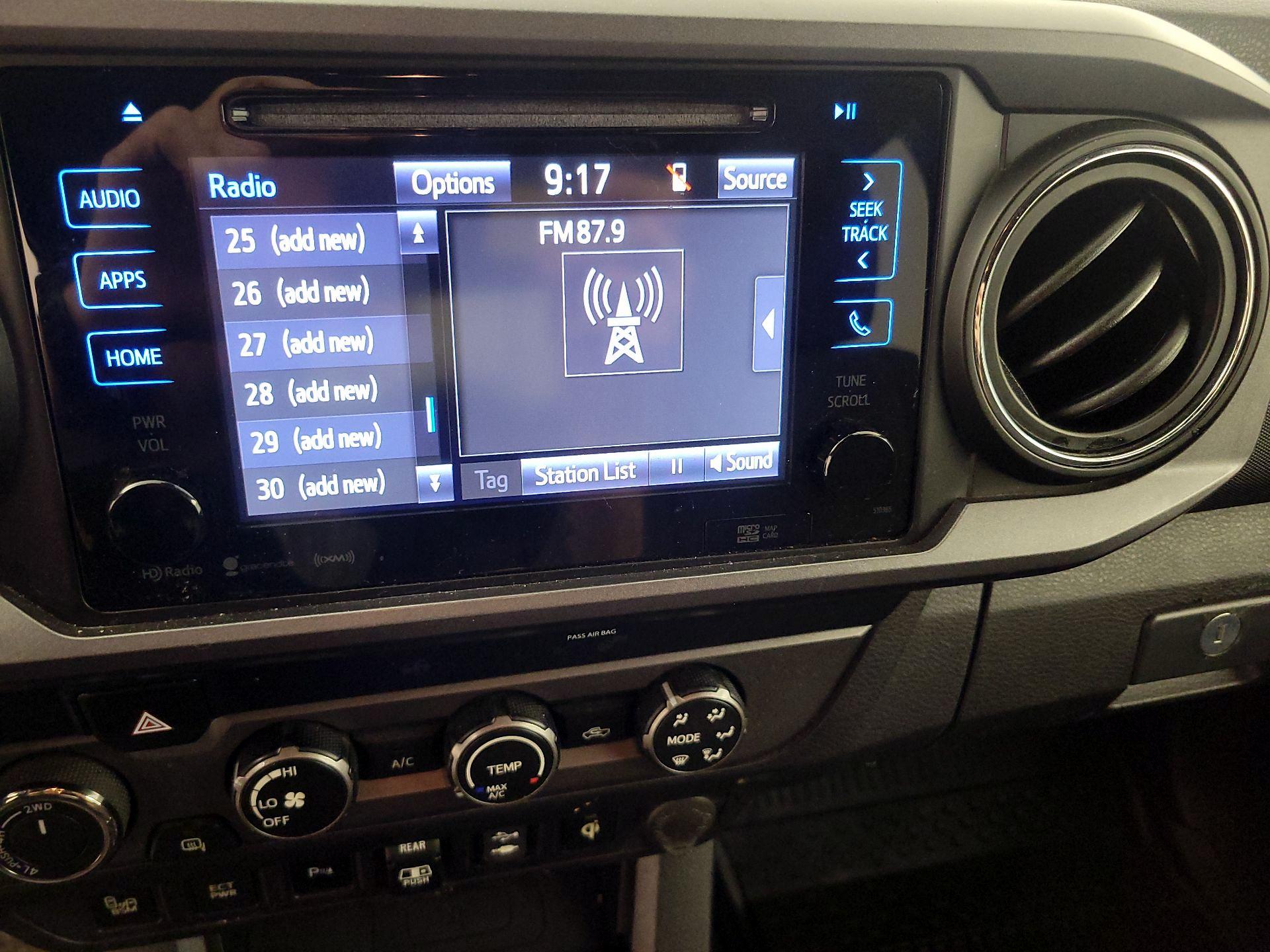 Thumbnail: 2019 Toyota Tacoma - 15