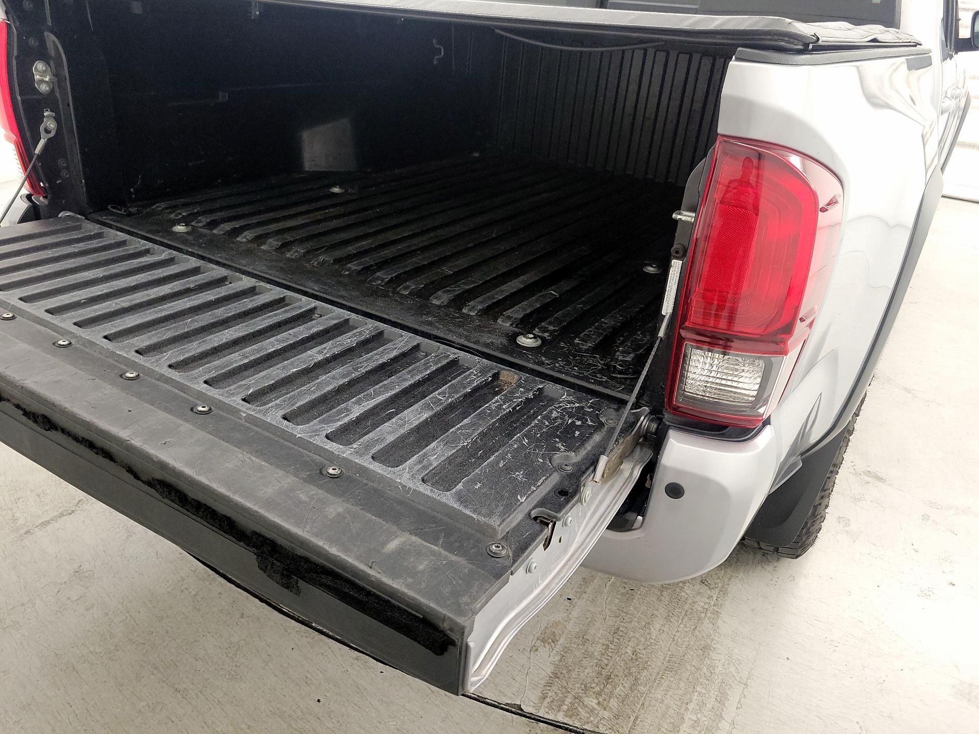 Thumbnail: 2019 Toyota Tacoma - 20