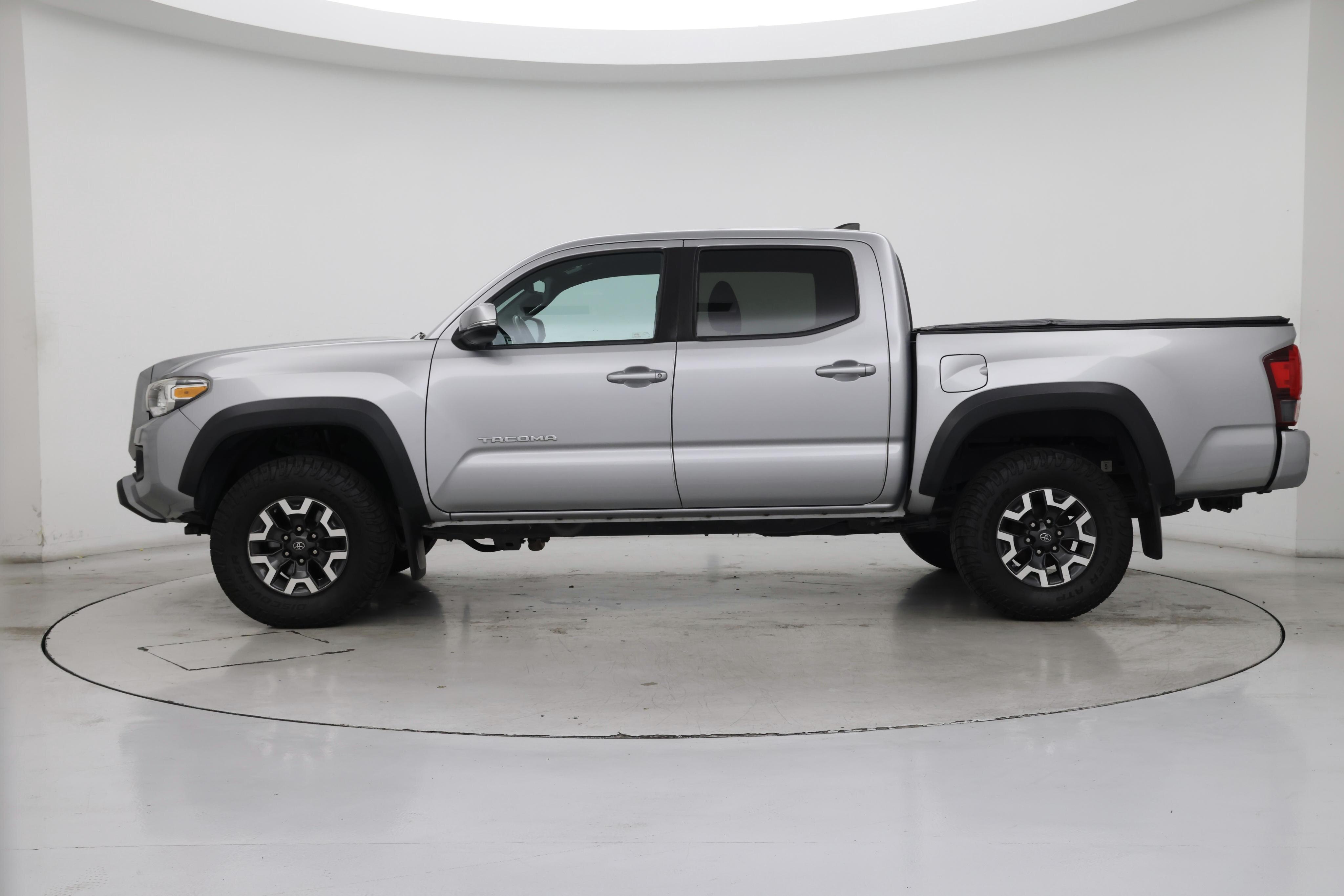 Thumbnail: 2019 Toyota Tacoma - 3