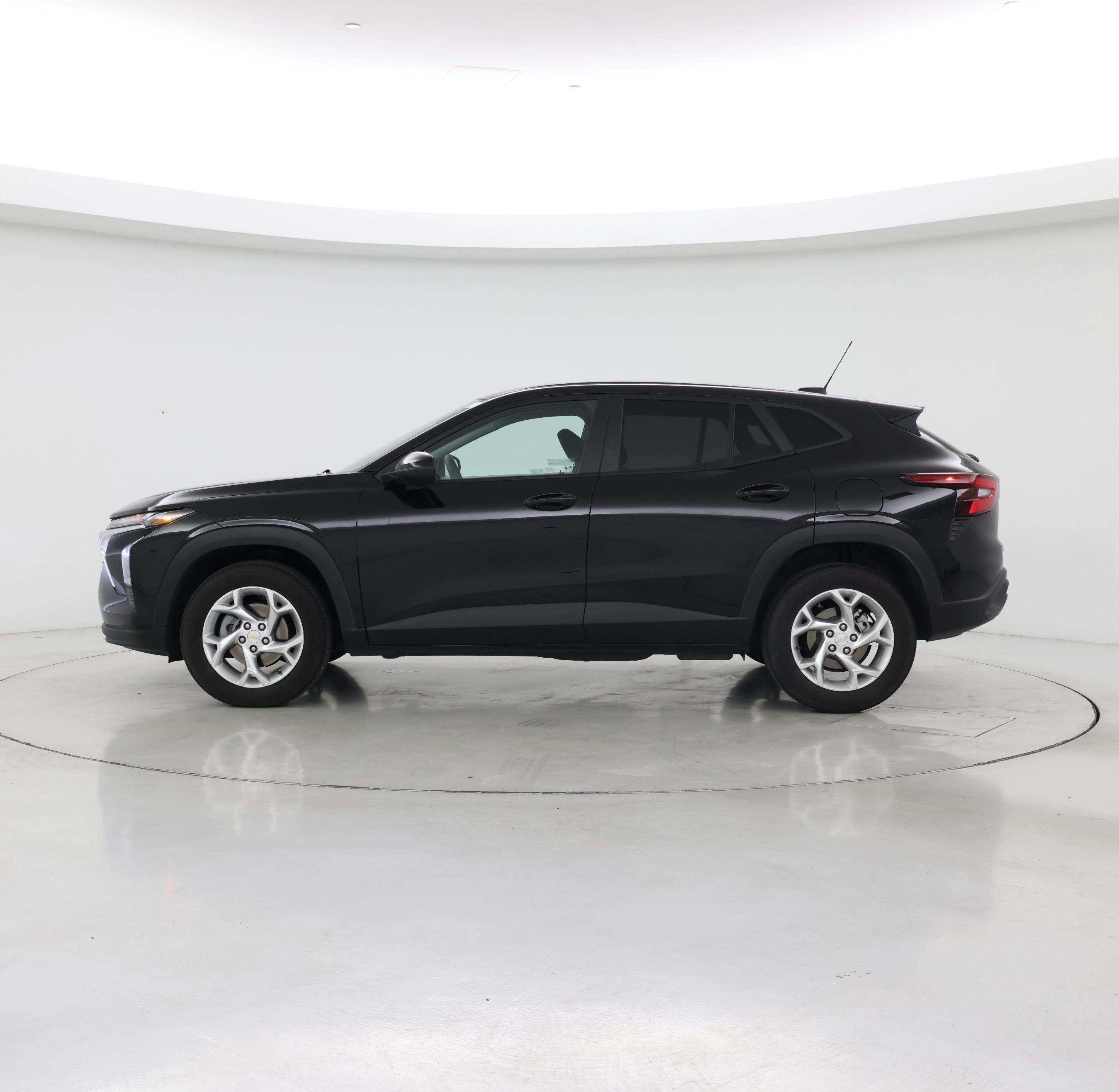 Thumbnail: 2024 Chevrolet Trax - 3