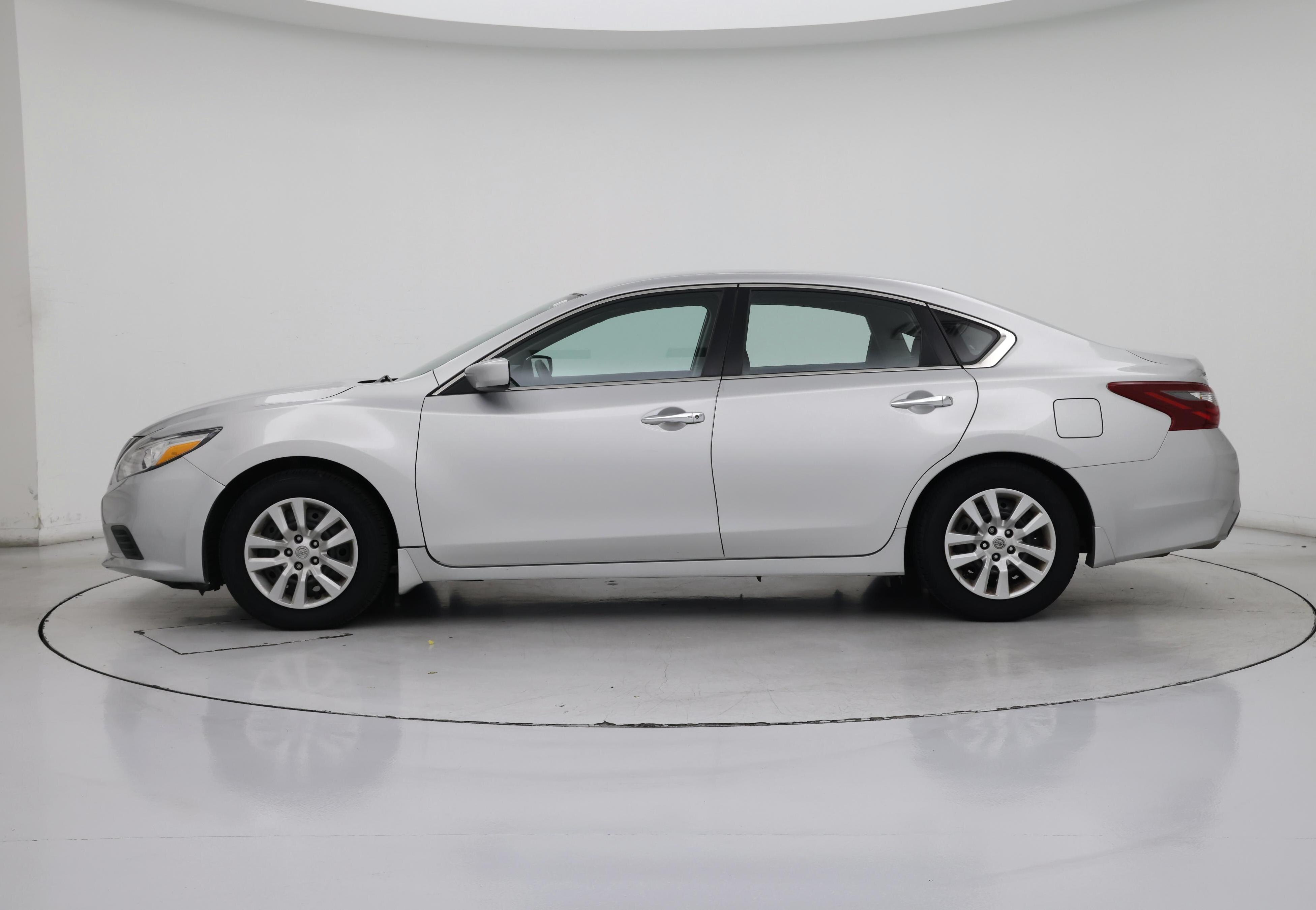 Thumbnail: 2018 Nissan Altima - 3