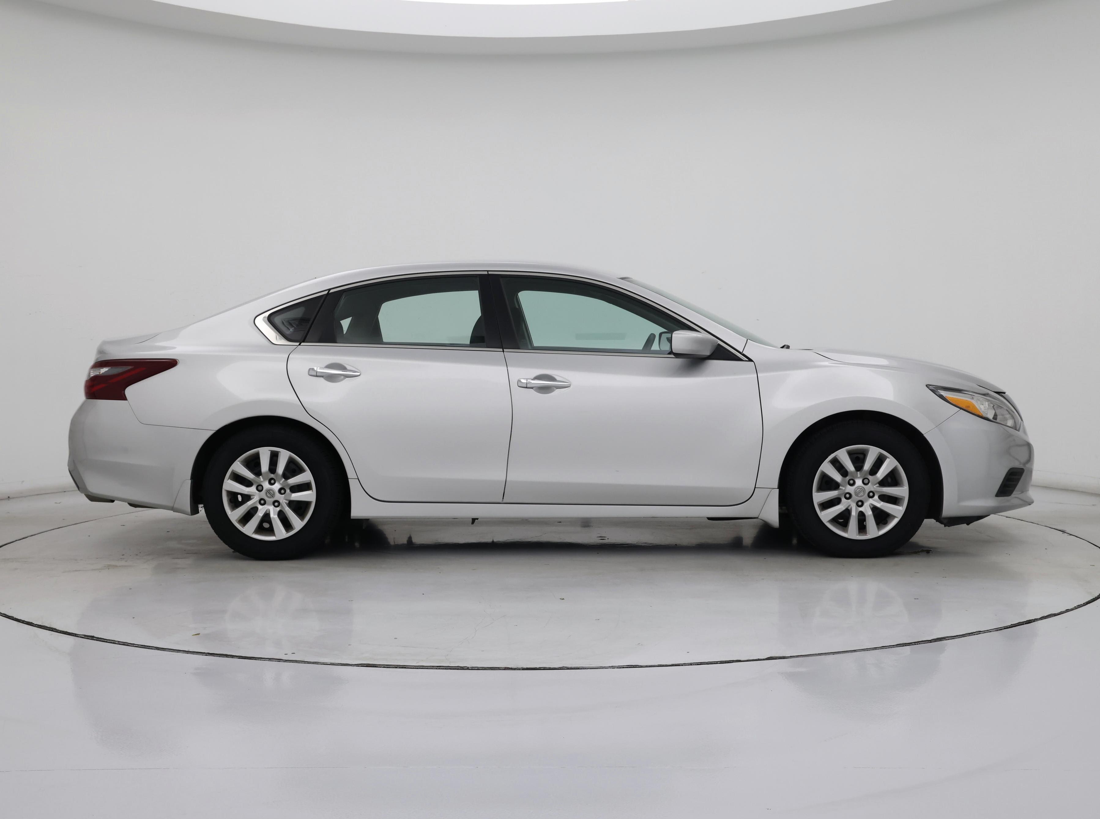 Thumbnail: 2018 Nissan Altima - 7