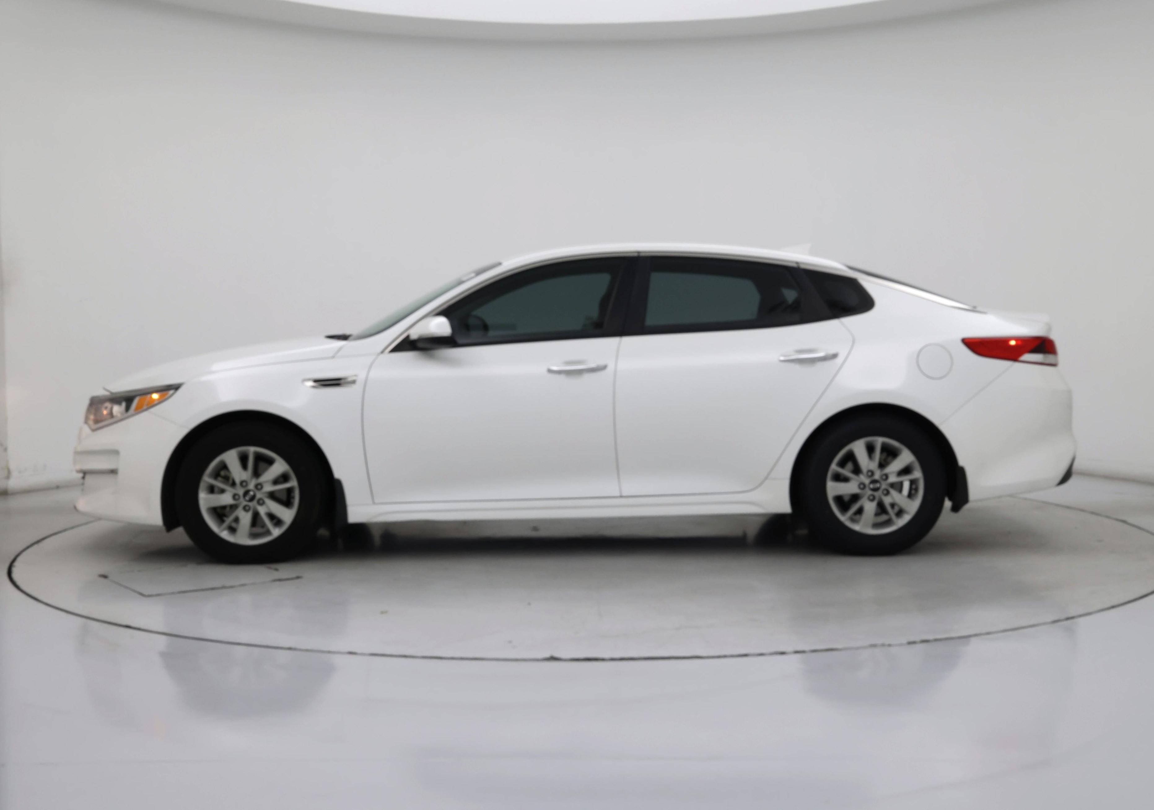 Thumbnail: 2016 Kia Optima - 3