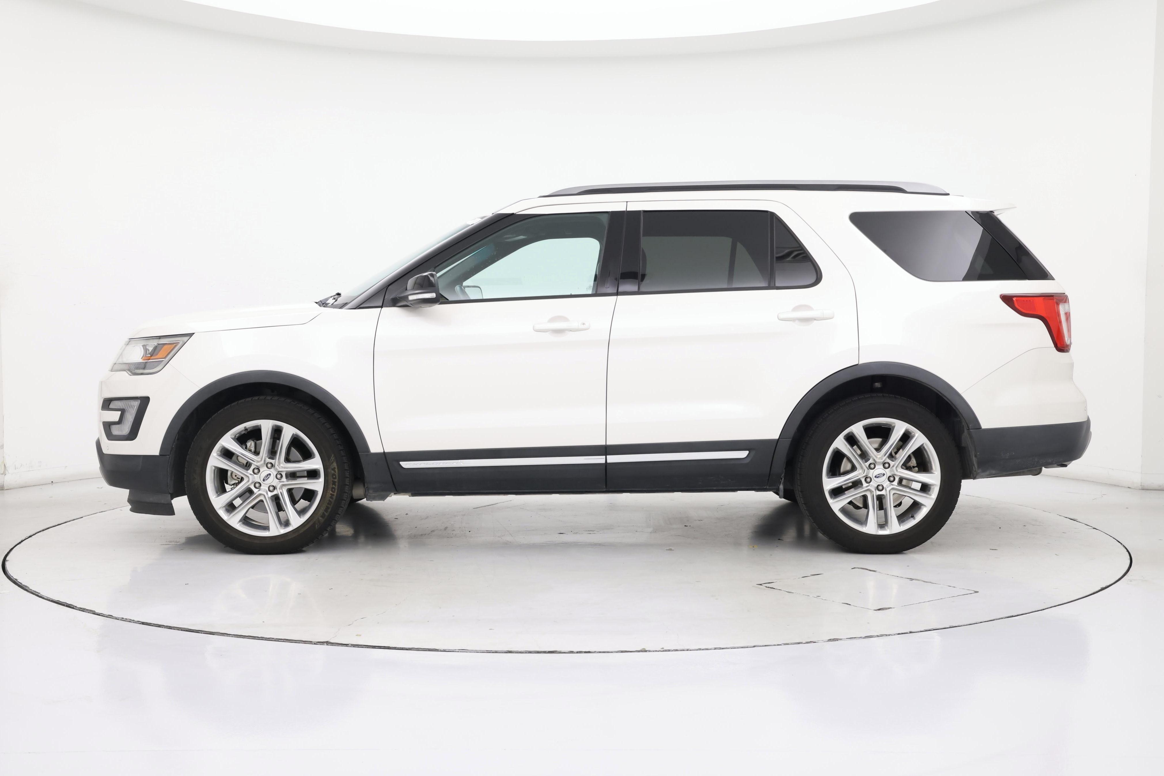 Thumbnail: 2017 Ford Explorer - 3